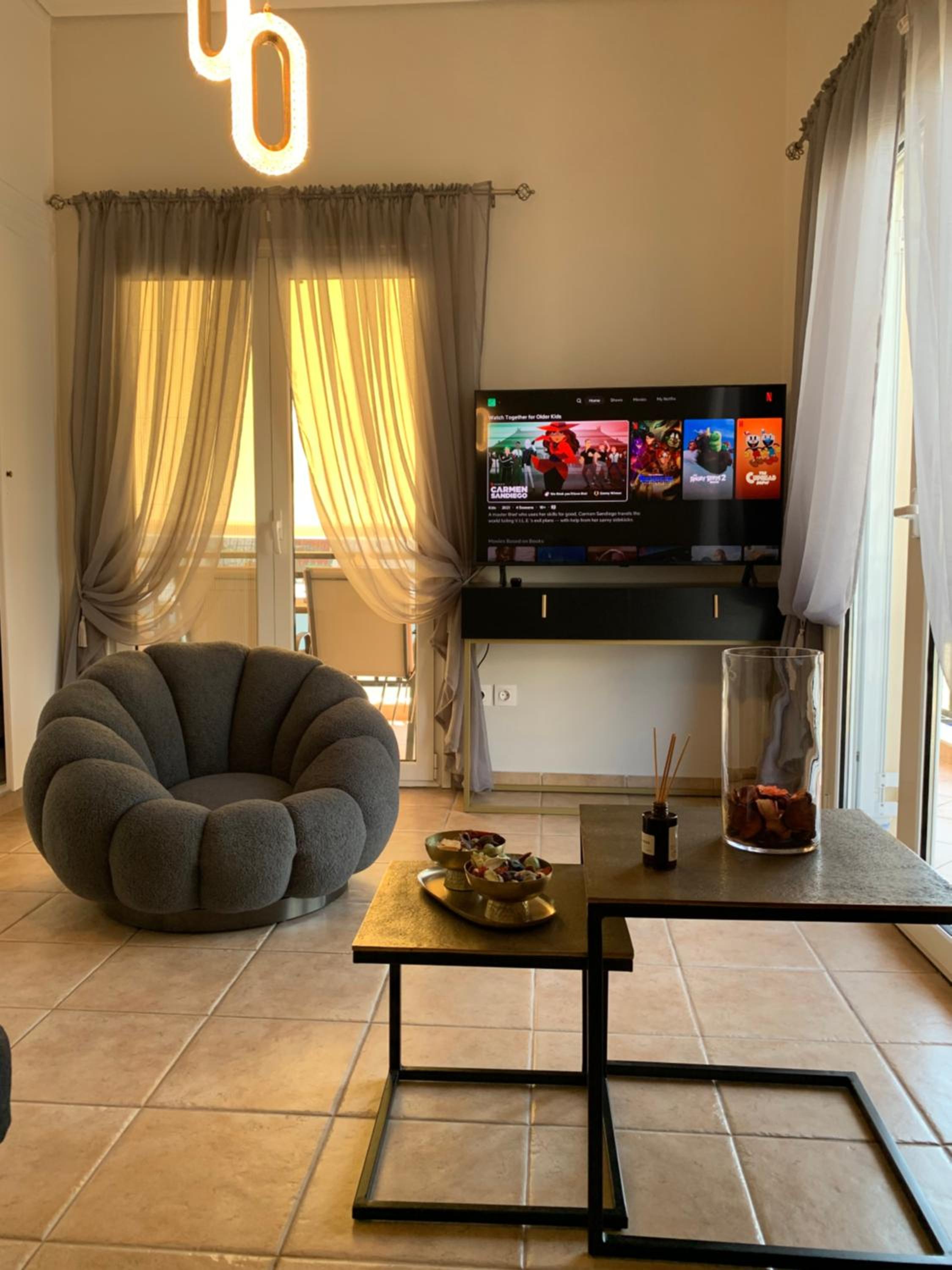 Sea View Apartments, 60m to Beach, Balcony, Parking