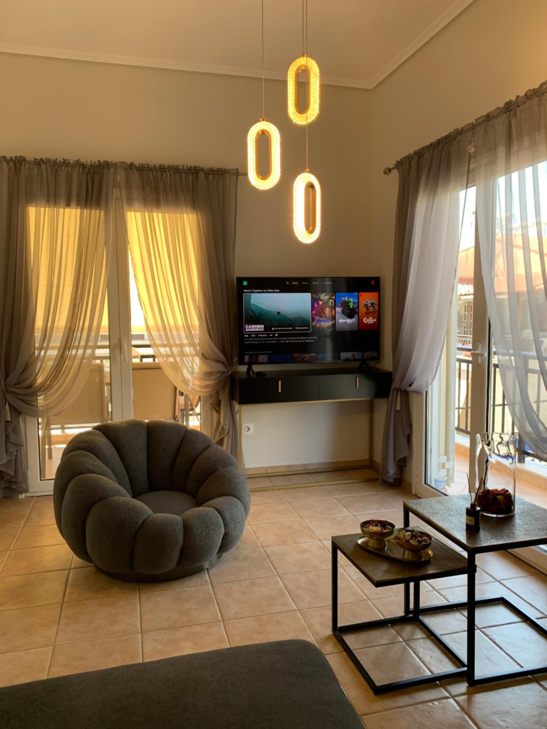 Sea View Apartments, 60m to Beach, Balcony, Parking