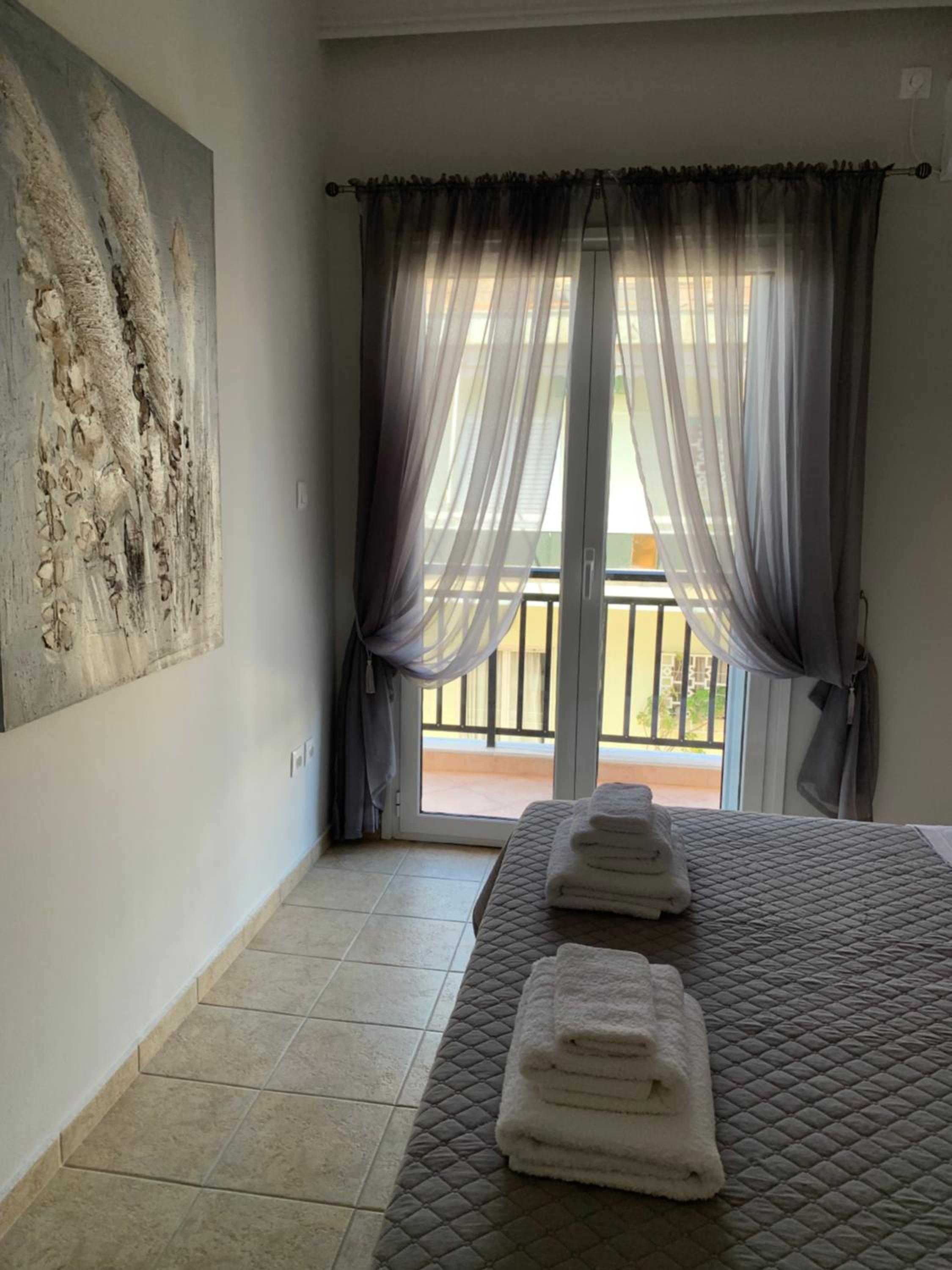 Sea View Apartments, 60m to Beach, Balcony, Parking