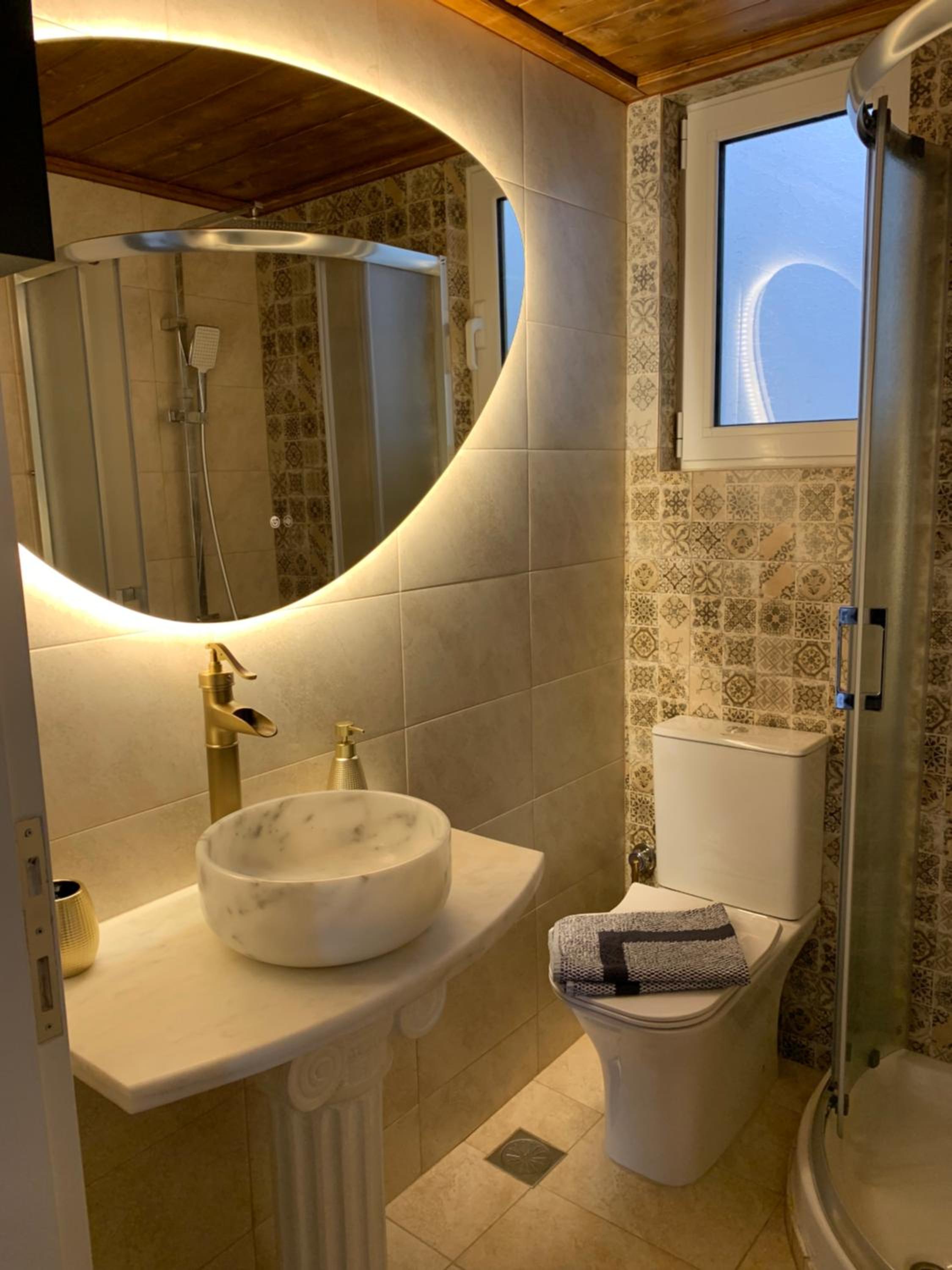 Sea View Apartments, 60m to Beach, Balcony, Parking