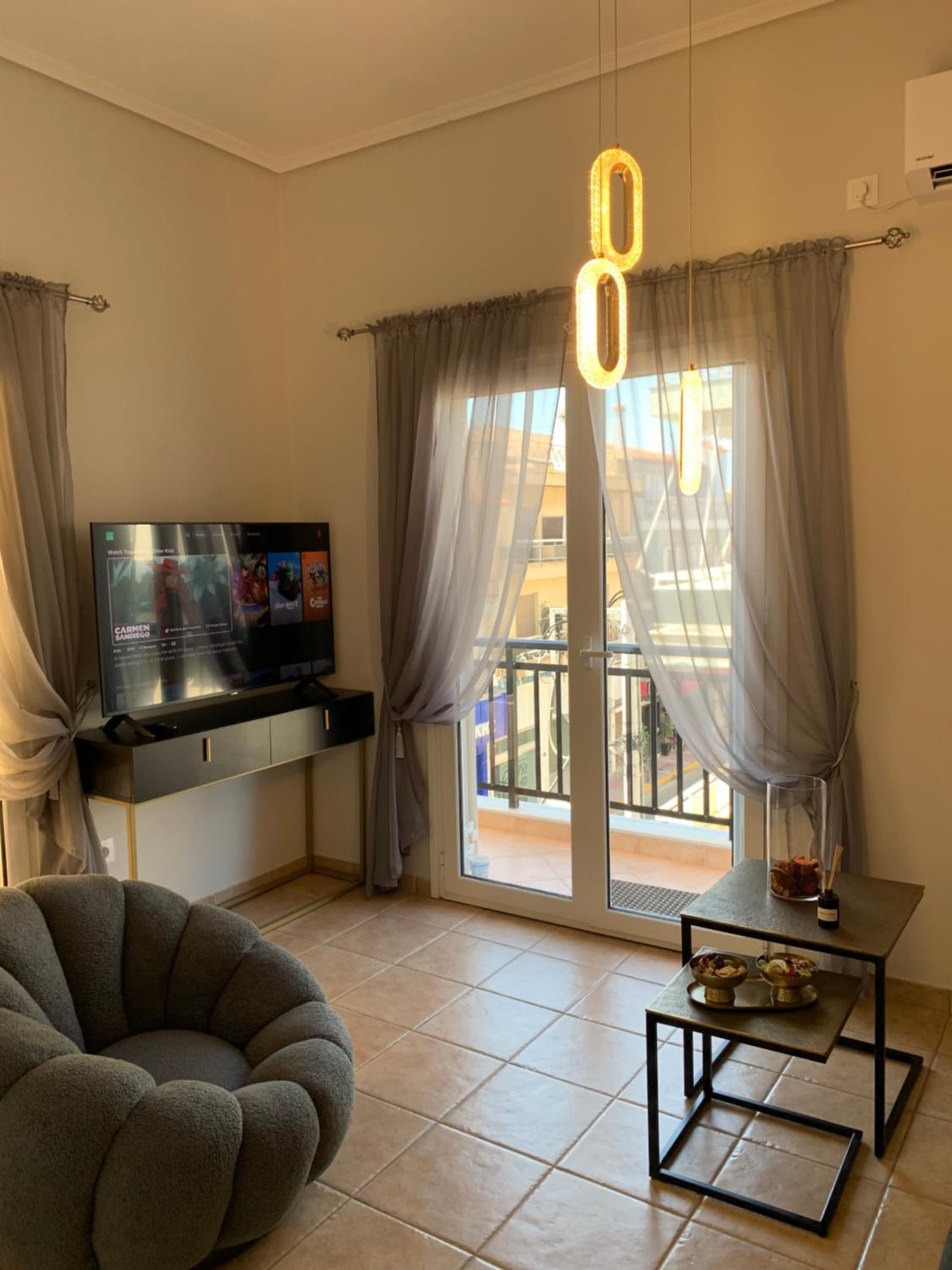 Sea View Apartments, 60m to Beach, Balcony, Parking