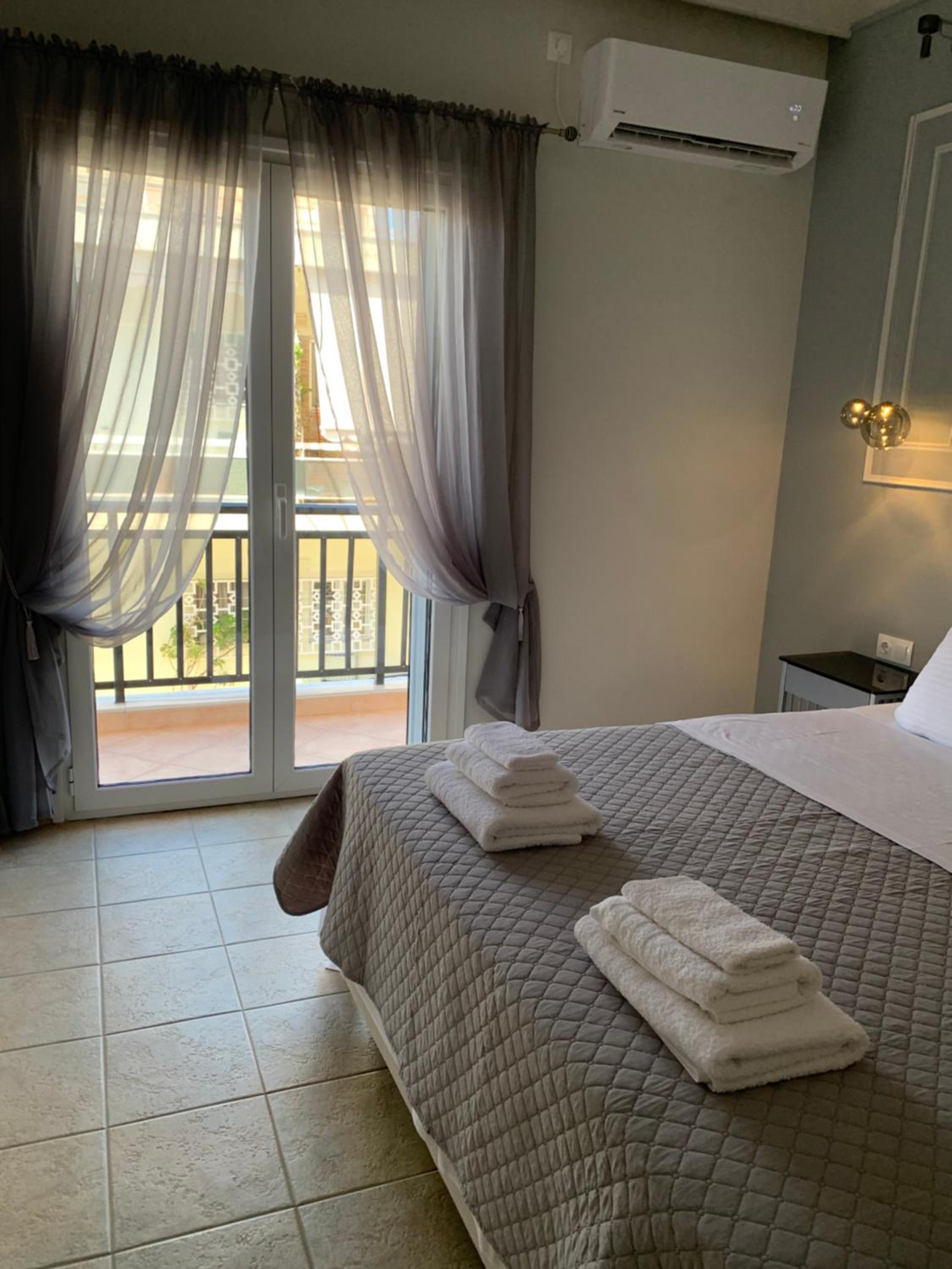 Sea View Apartments, 60m to Beach, Balcony, Parking