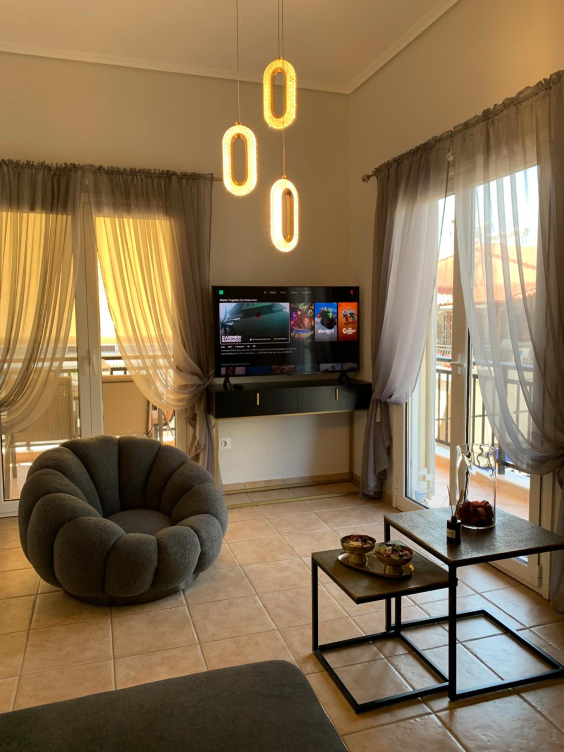 Sea View Apartments, 60m to Beach, Balcony, Parking