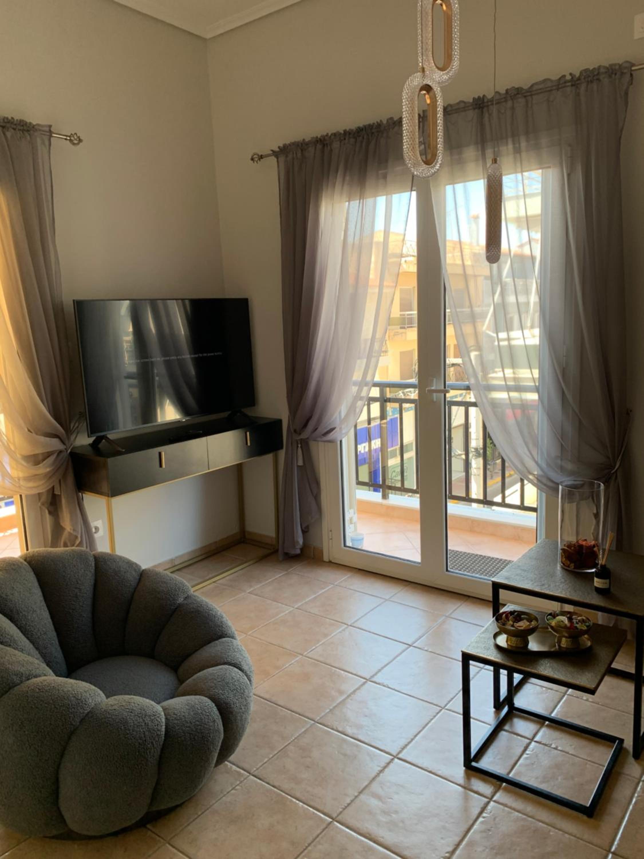 Sea View Apartments, 60m to Beach, Balcony, Parking