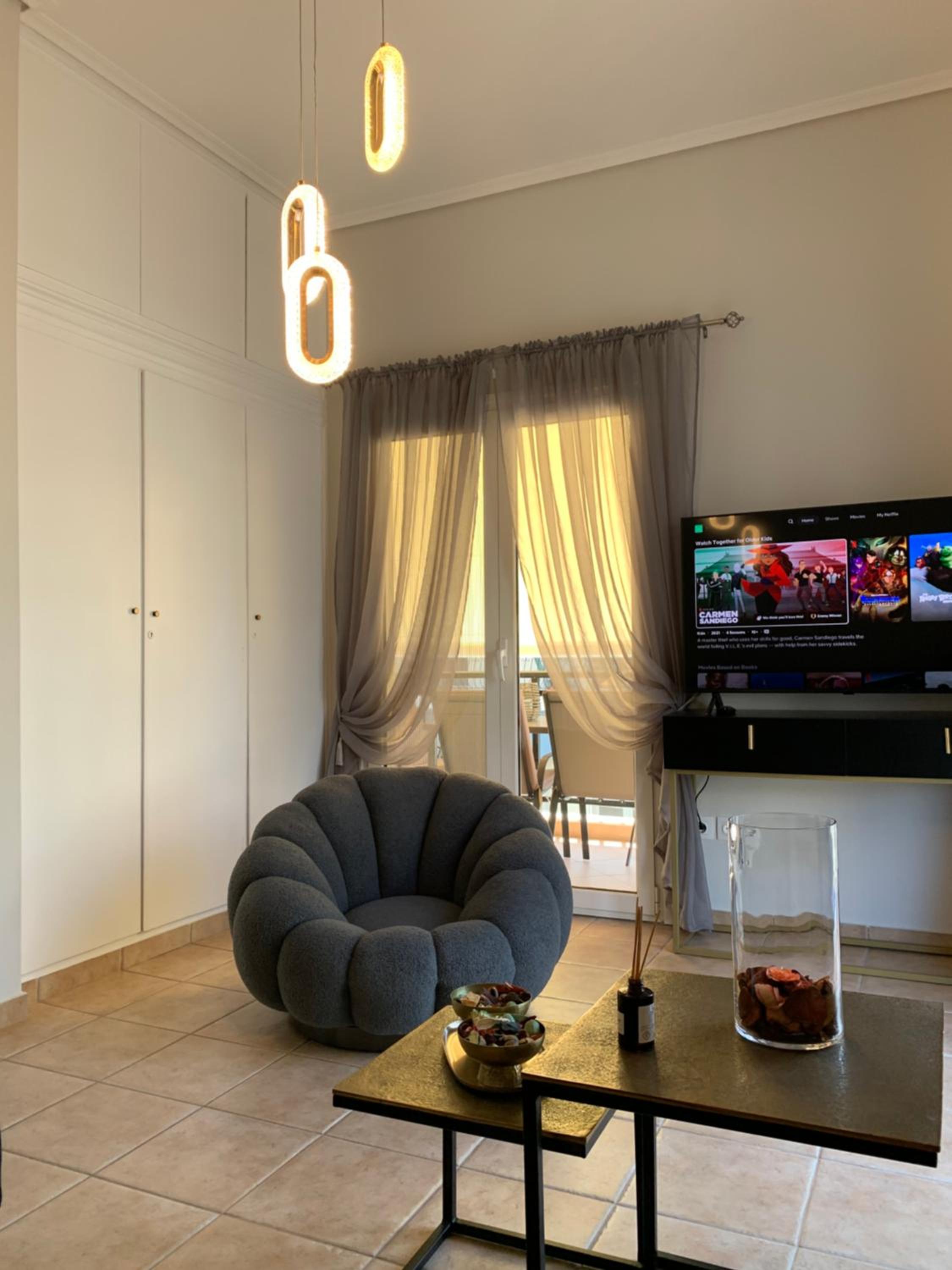 Sea View Apartments, 60m to Beach, Balcony, Parking