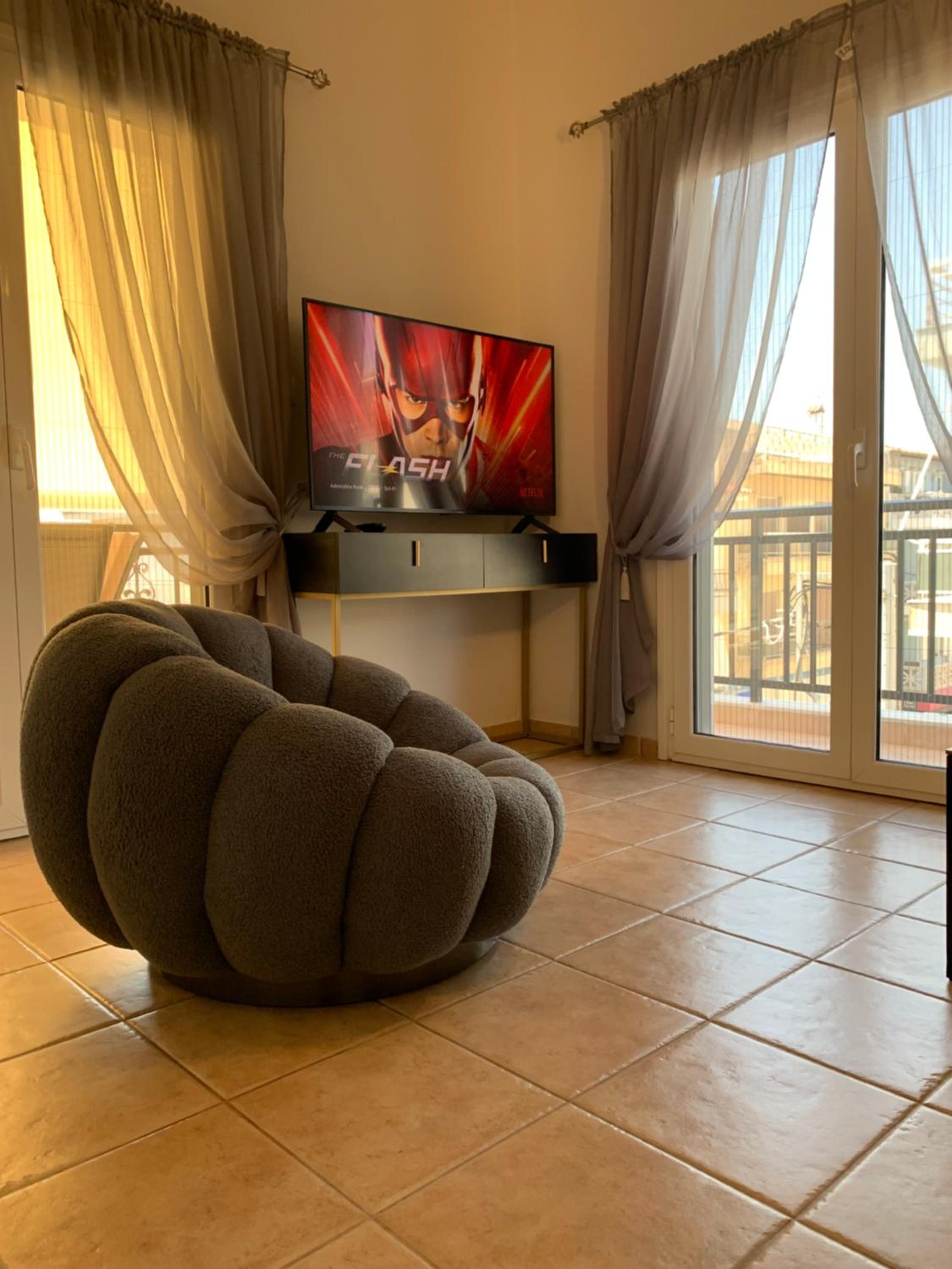 Sea View Apartments, 60m to Beach, Balcony, Parking