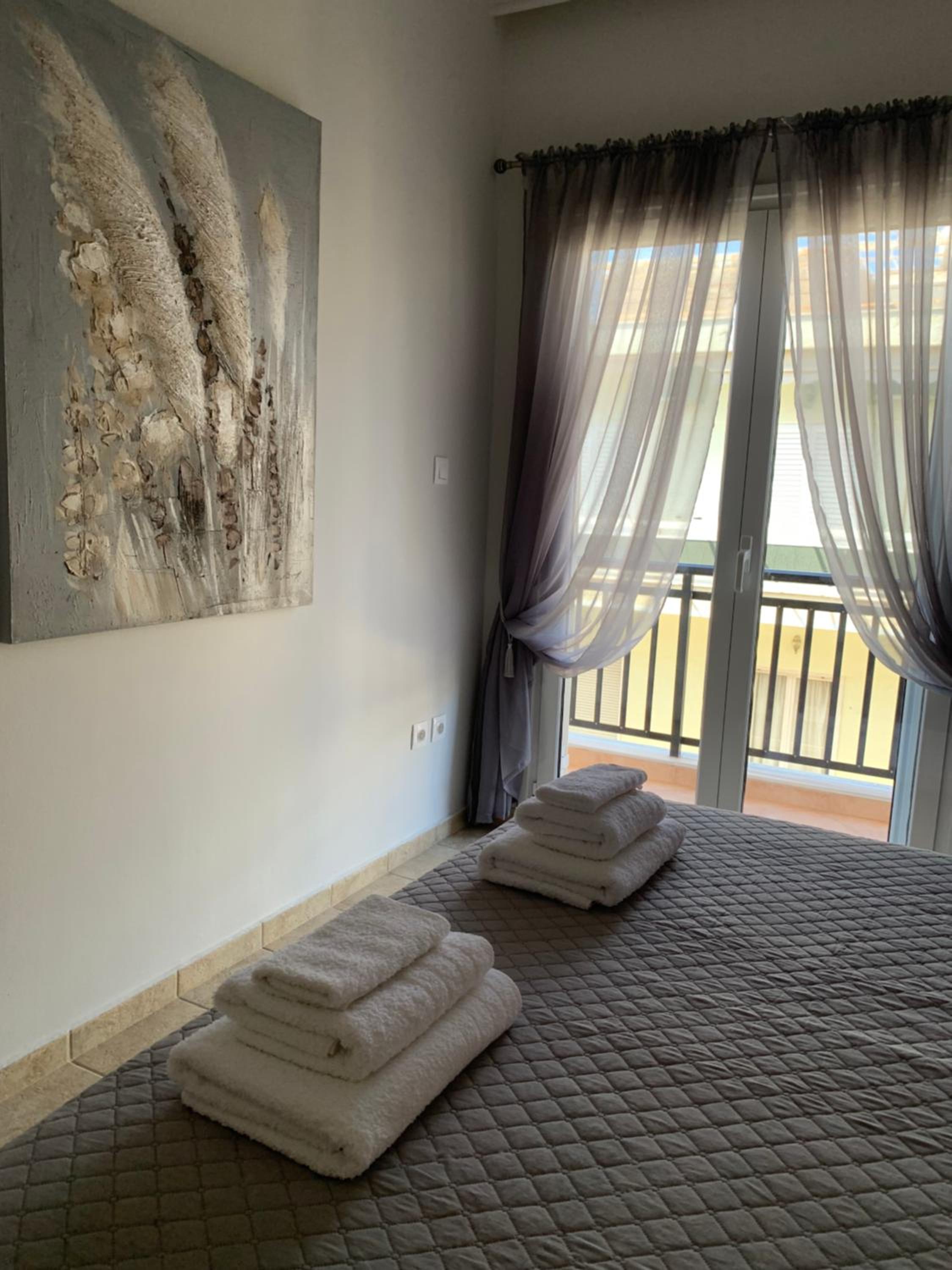 Sea View Apartments, 60m to Beach, Balcony, Parking
