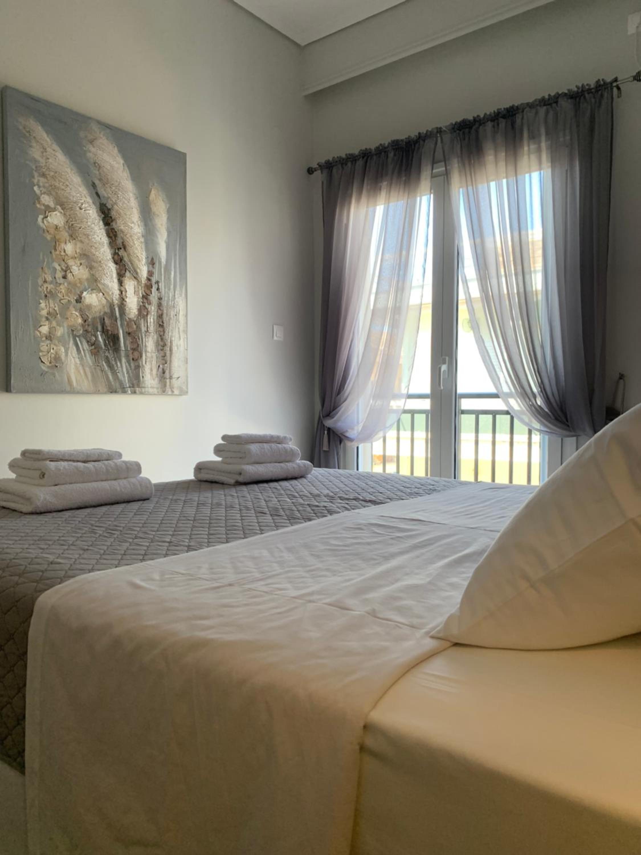 Sea View Apartments, 60m to Beach, Balcony, Parking