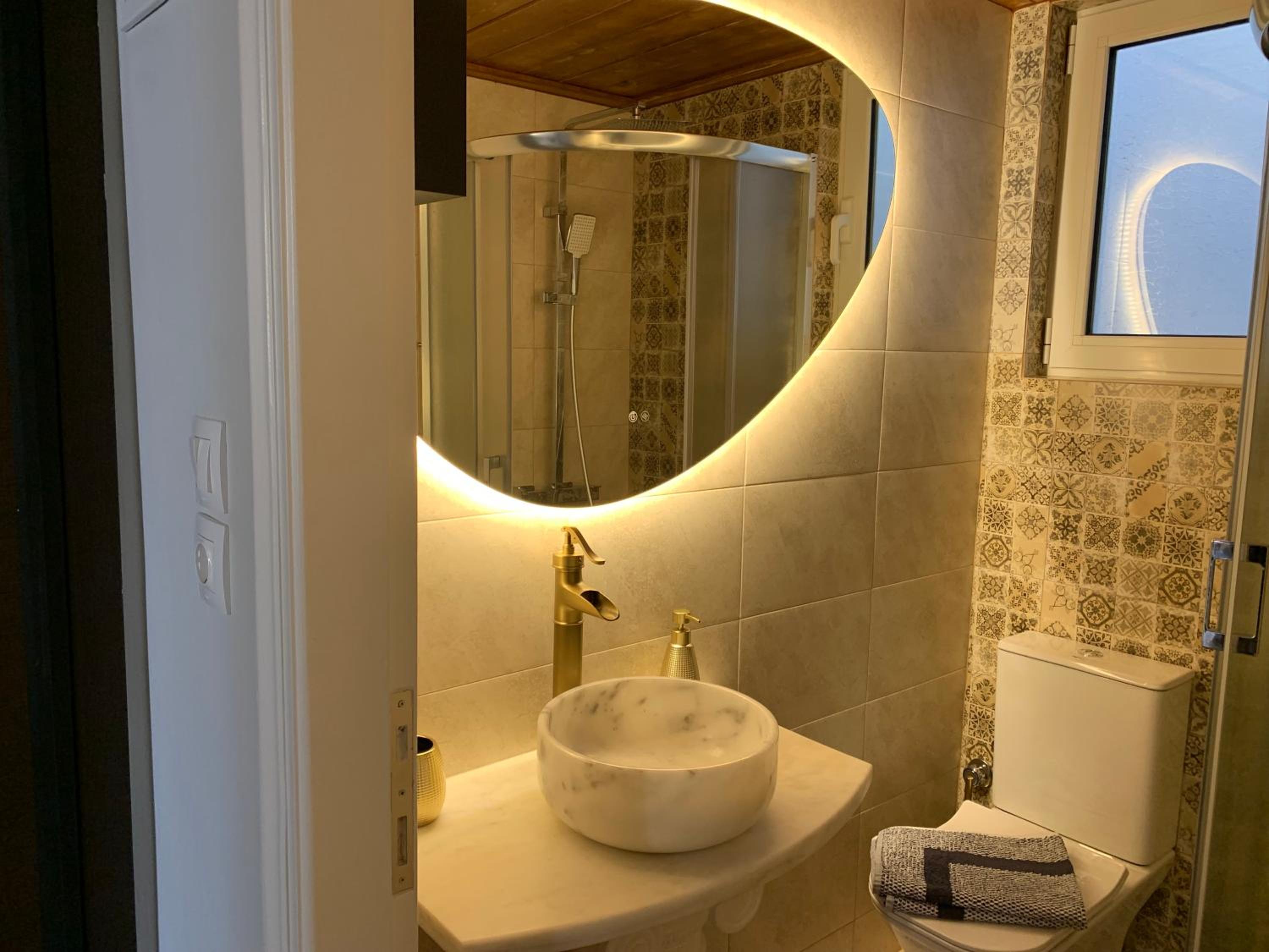 Sea View Apartments, 60m to Beach, Balcony, Parking
