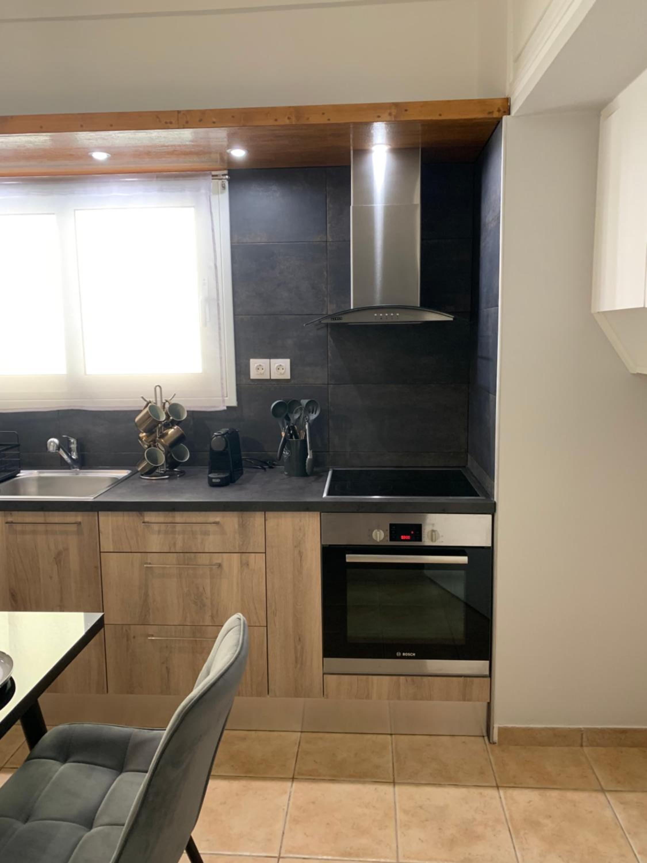 Sea View Apartments, 60m to Beach, Balcony, Parking