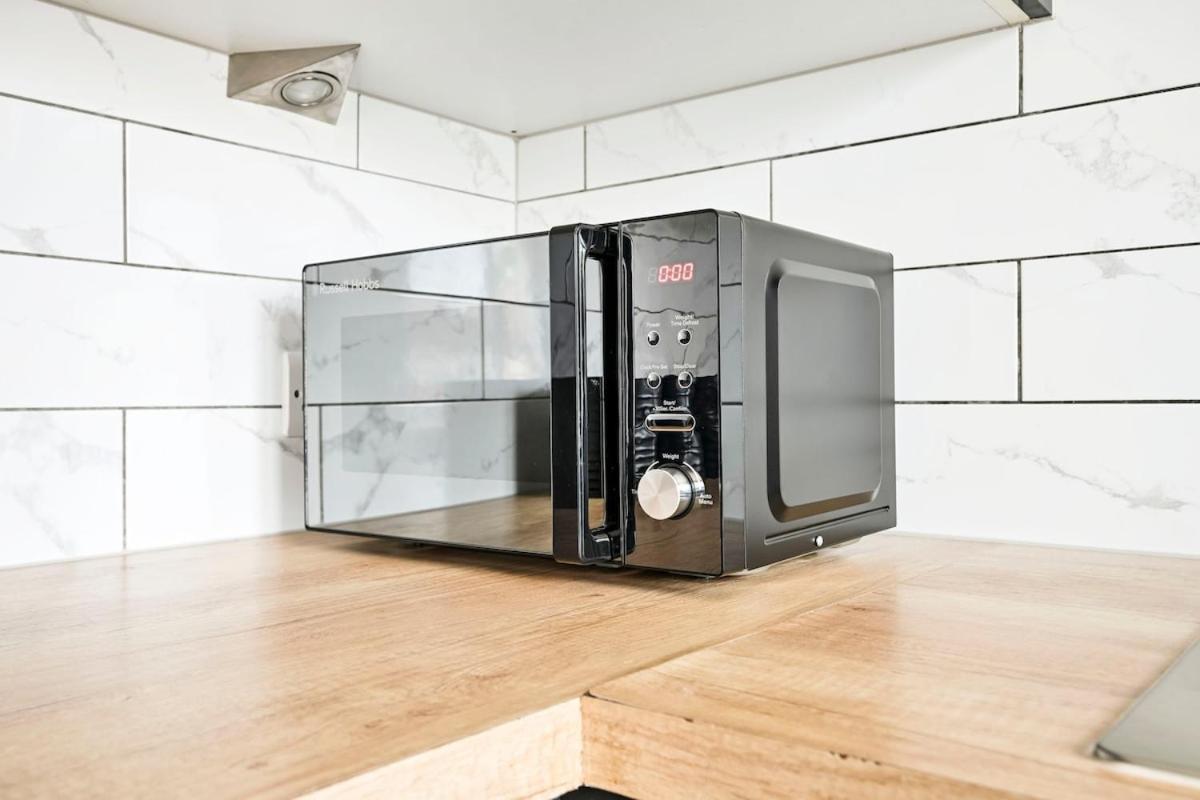 Host My Nest - 1 Bed Apartment with Parking Wembley