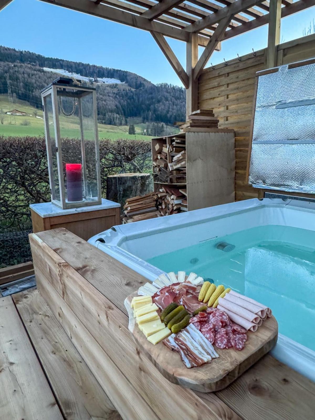 Juralodgespa Détente avec jacuzzi et vue