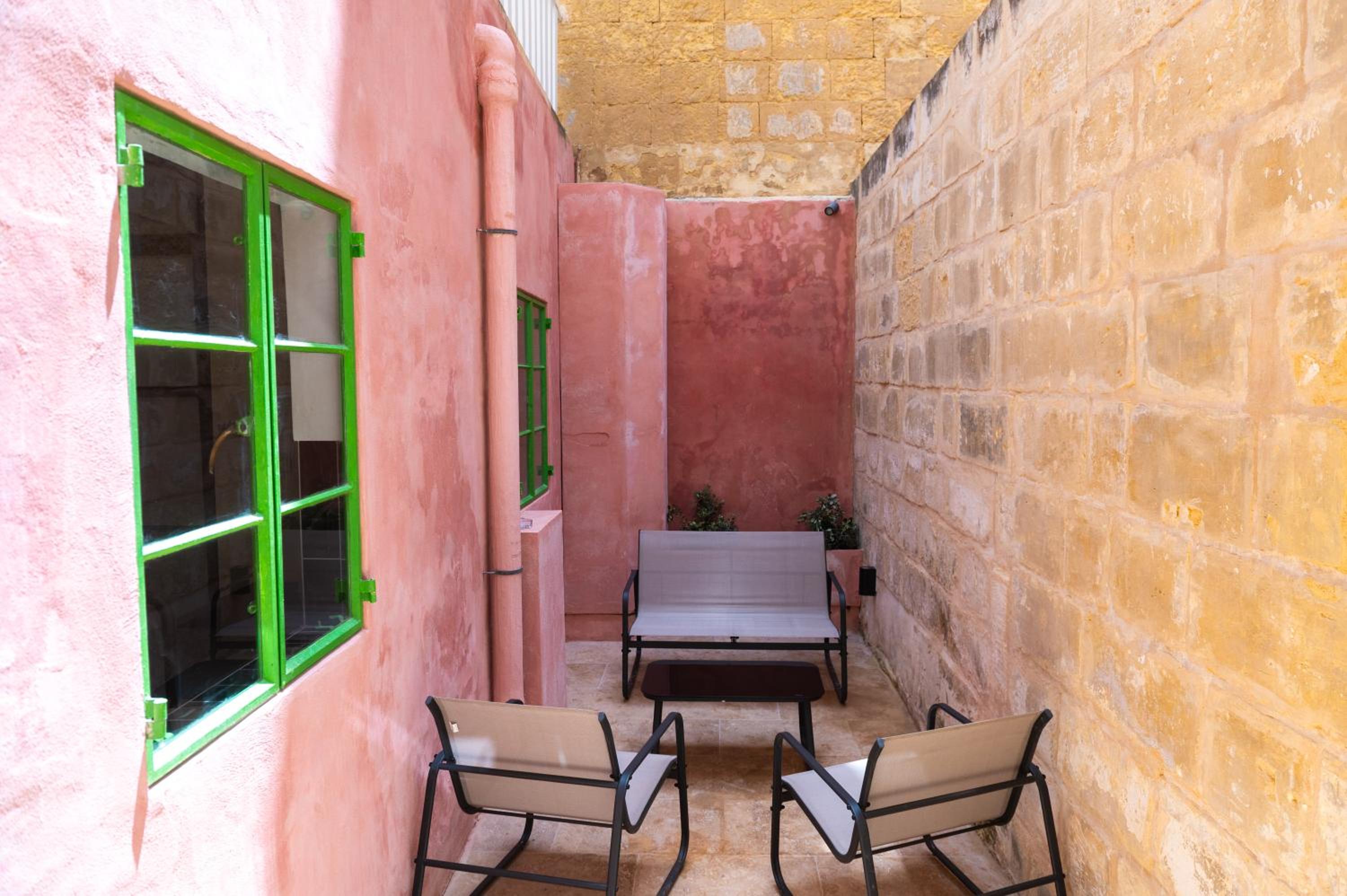 Apartment with Lush Yard - Valletta