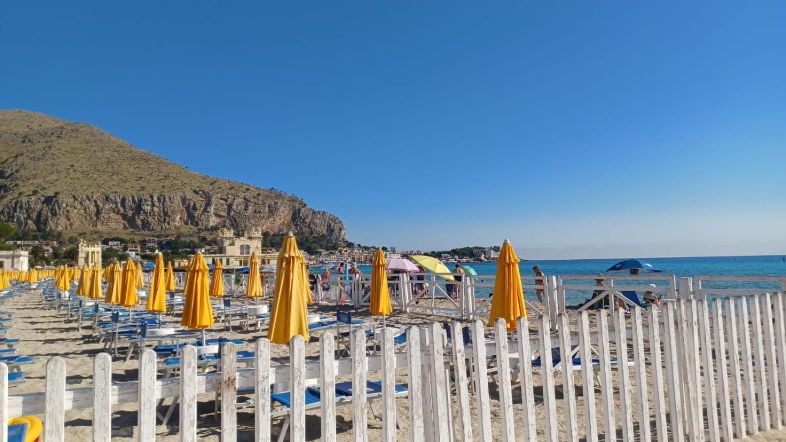 Antony Mondello Guest House, appartamento a 1 minuto a piedi dalla spiaggia di Mondello