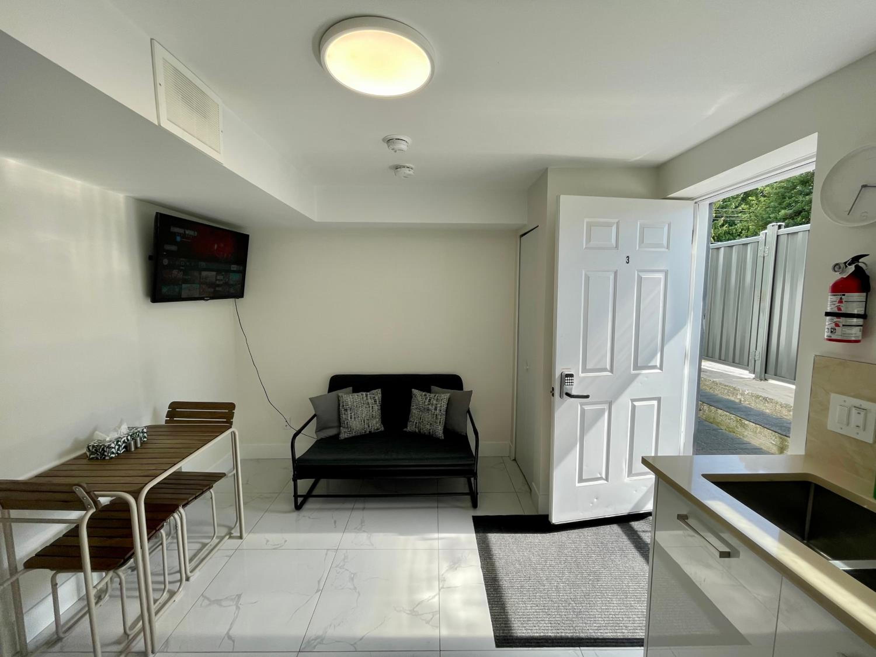 Budget friendly 2-Bed 1-Bath Suite