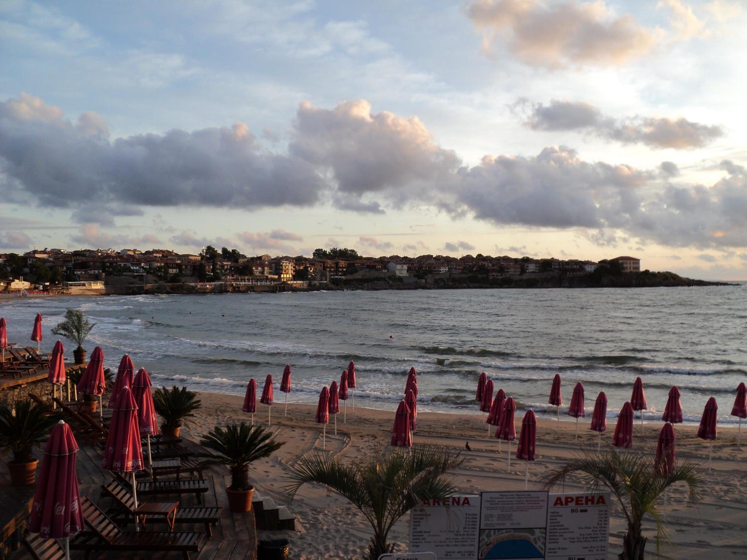 Meni Apartments and Guest Rooms