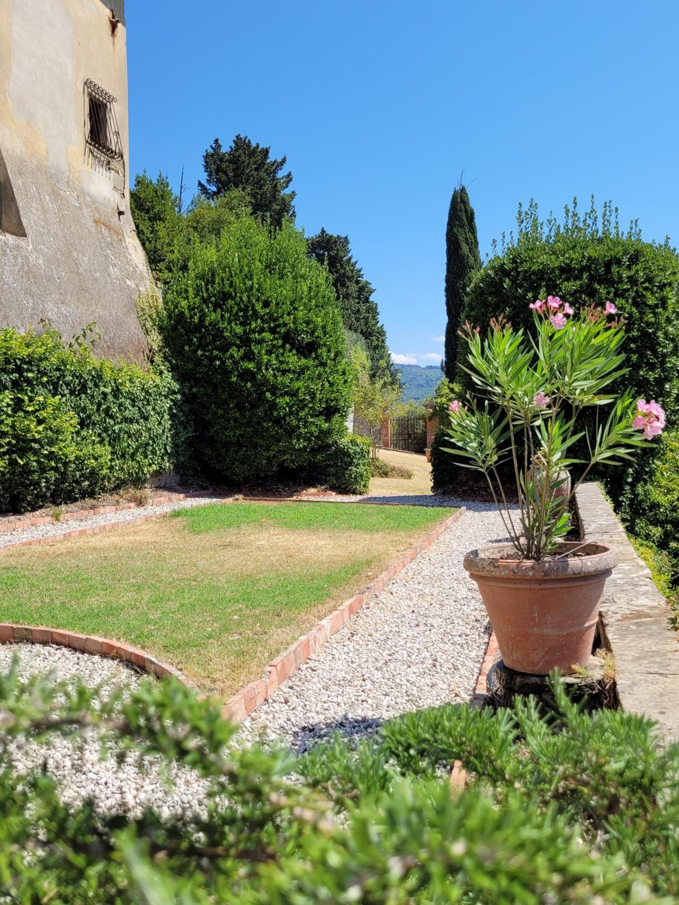 Medici Villa with Gardens 7 min from Florence