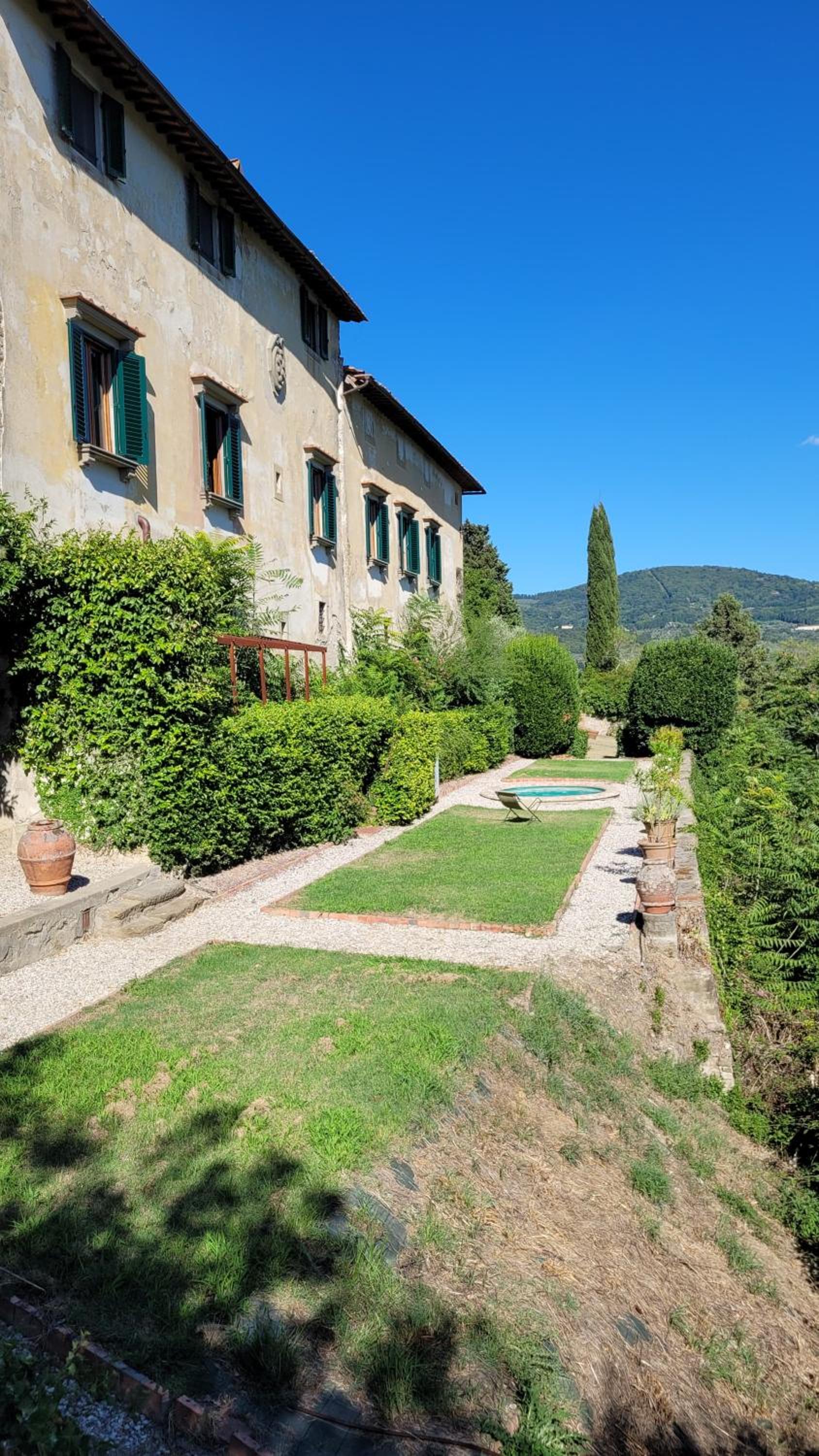 Medici Villa with Gardens 7 min from Florence