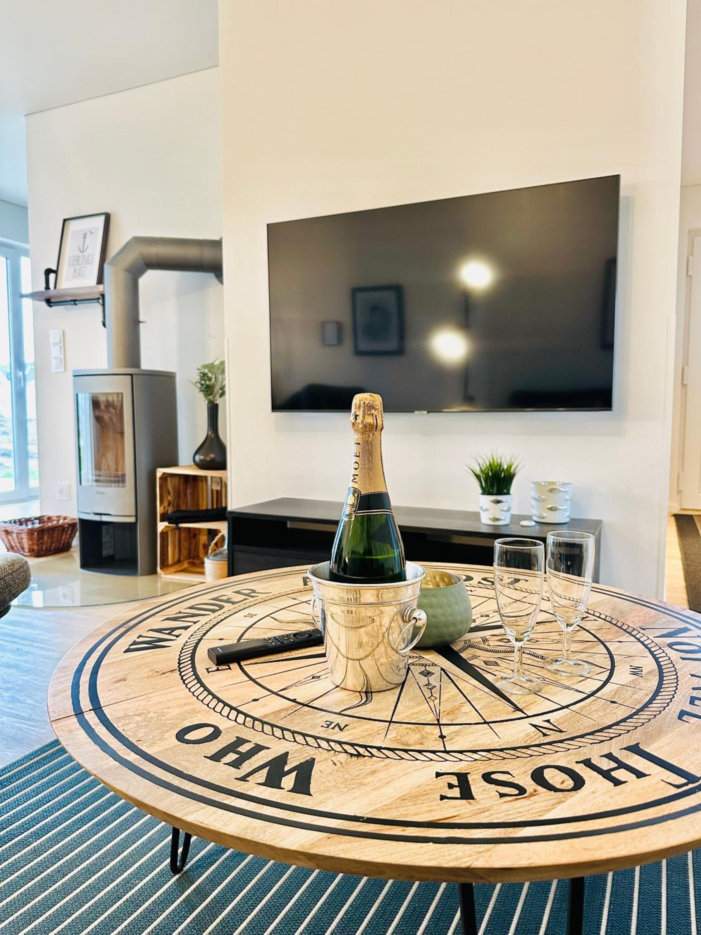 Nordlicht, Olpenitz - moderne Ferienwohnung in direkter Strandnähe mit eigenem Eingang, Sauna, Kaminofen, Terrasse und Parkplatz