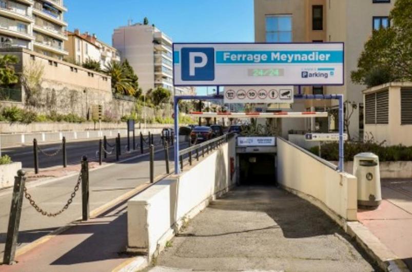 3 ROOMS - DOWNTOWN CANNES - 2 MIN FROM PALAIS Festivals