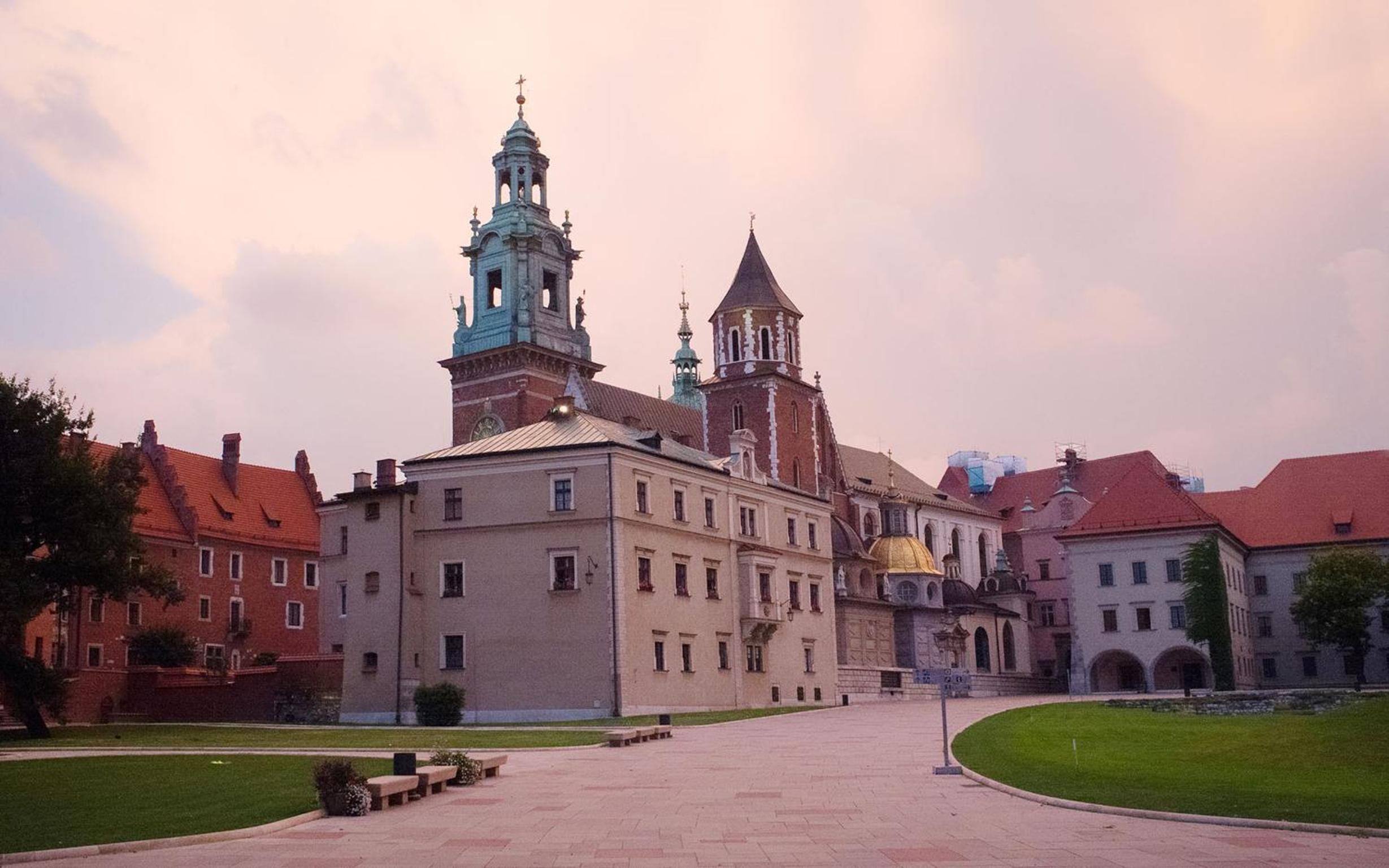 MINT Luxury Apartments at the Main Square