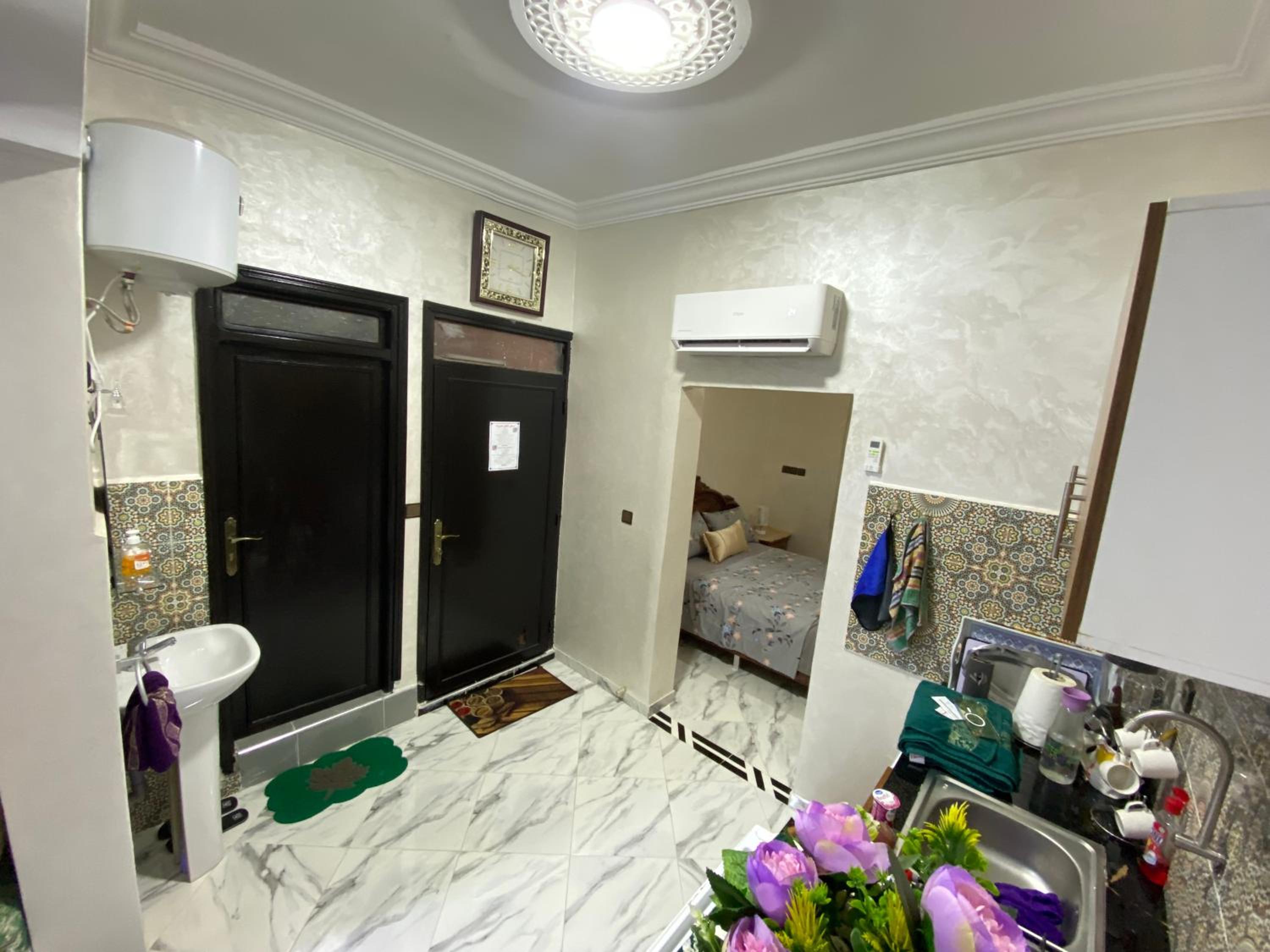 Cosy, Calm Apartment - Wi-Fi, AC & NETFLIX