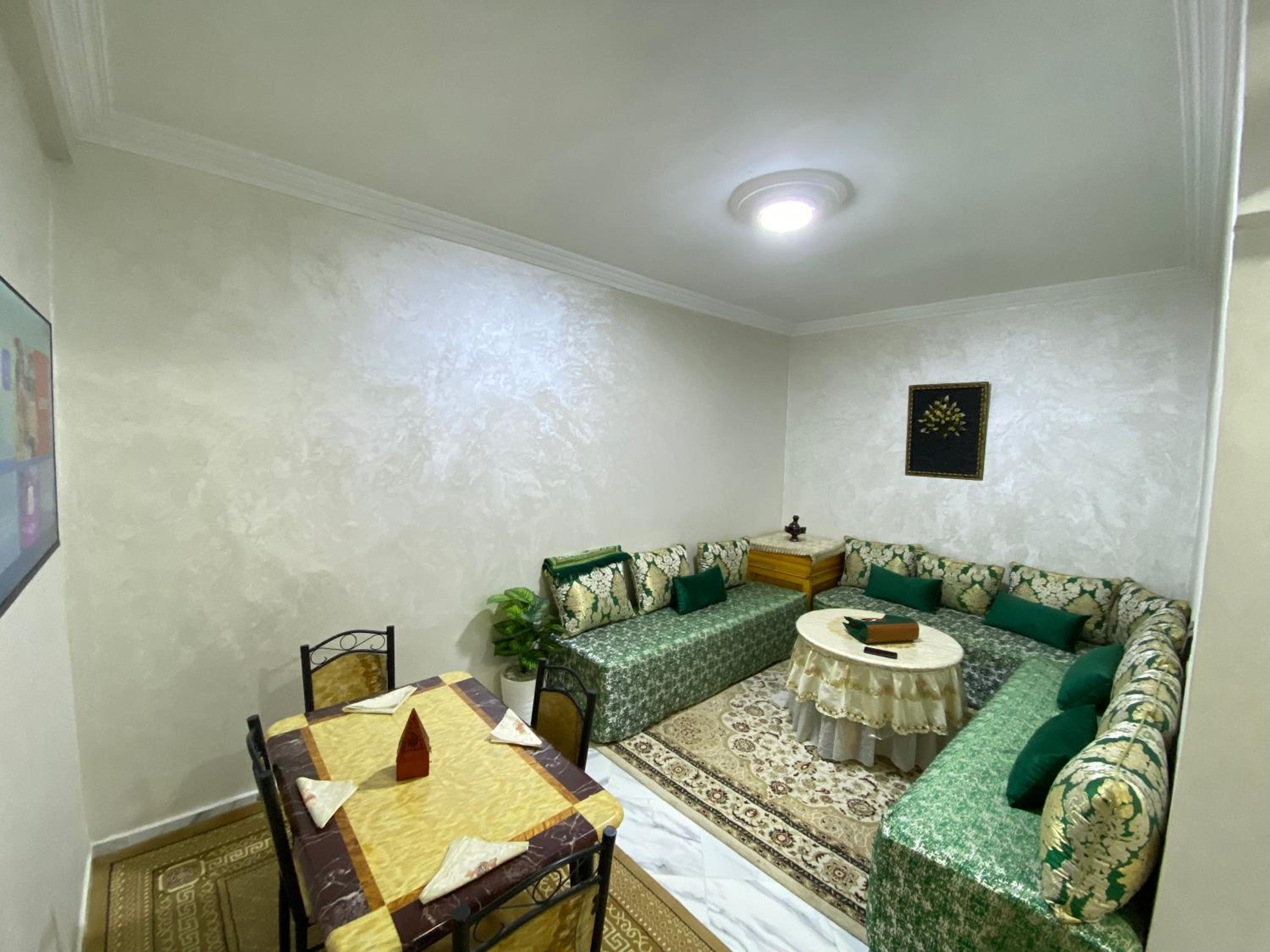 Cosy, Calm Apartment - Wi-Fi, AC & NETFLIX
