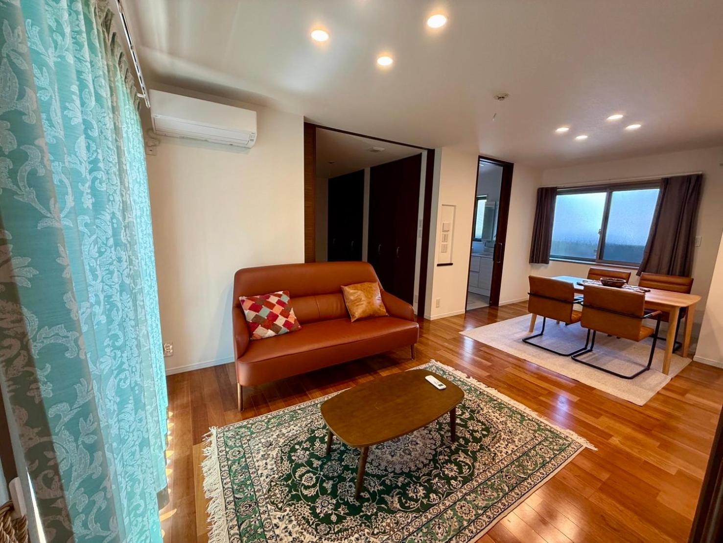 Private stay, fully equipped 45 square meter, Easy access to Disneyland & Airports