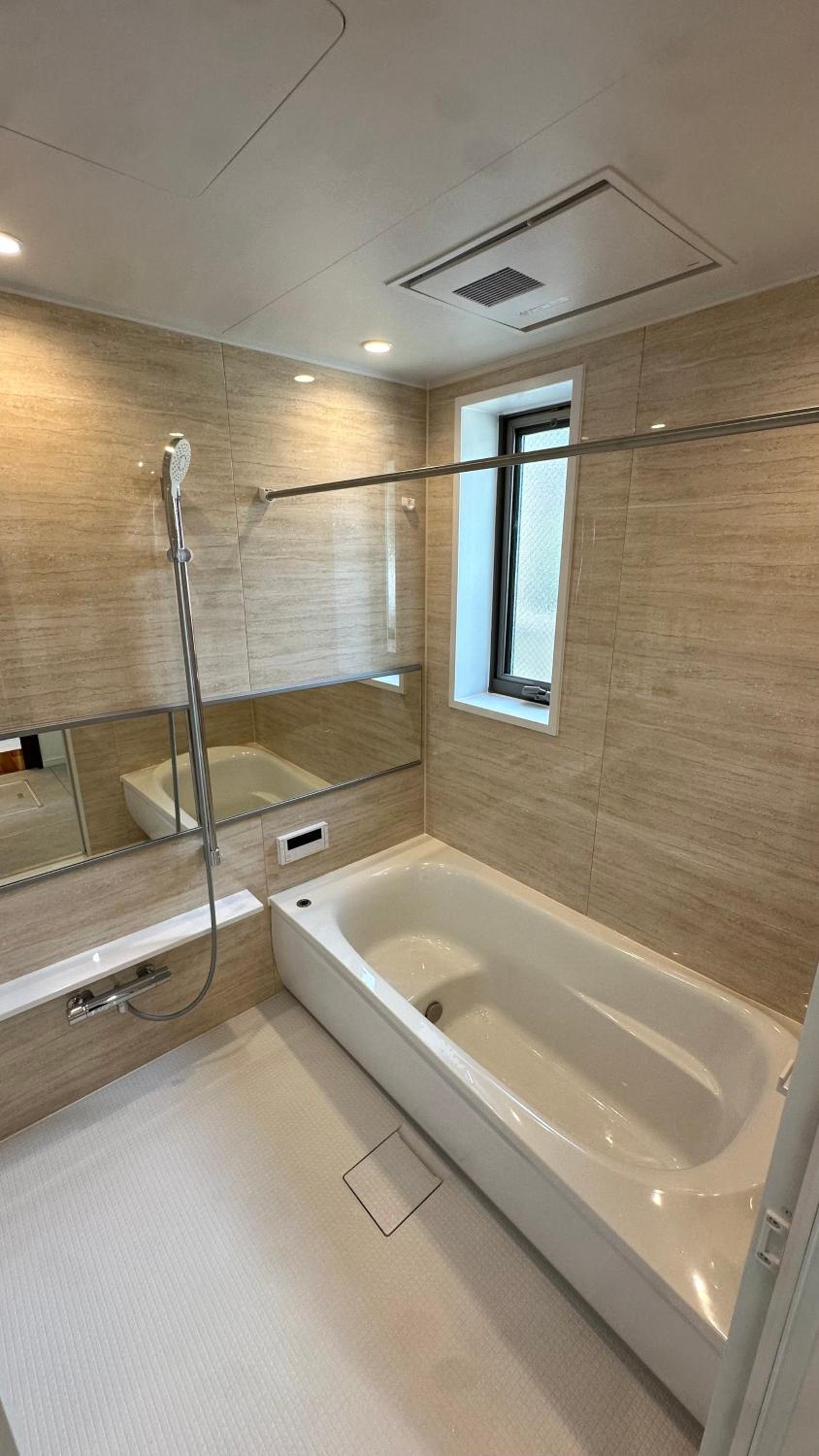 Private stay, fully equipped 45 square meter, Easy access to Disneyland & Airports