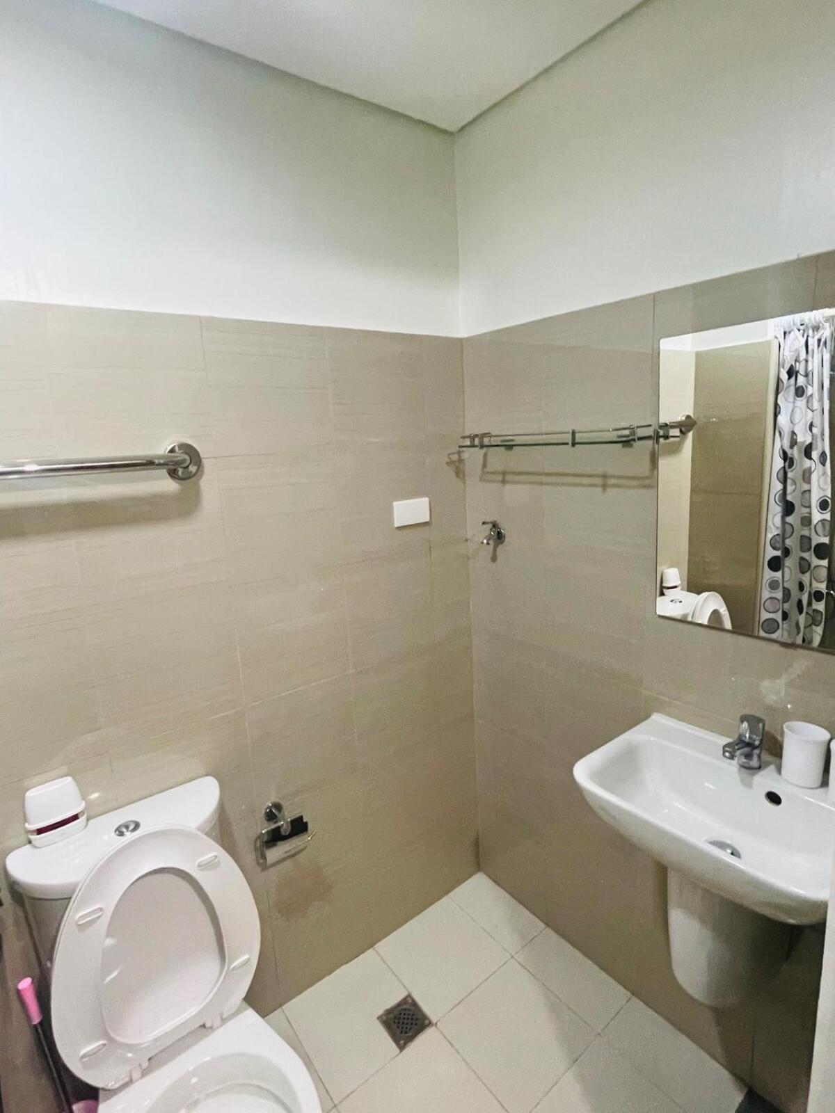Shore 2 Residences Moa Pasay
