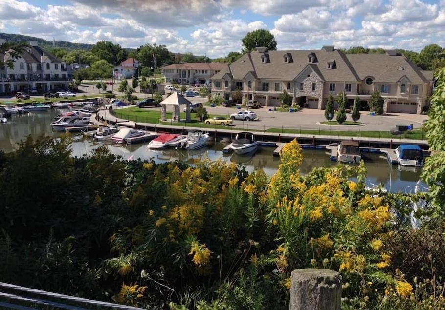 The Marina's Cove - Suite B - WIFI and 2 Free Parking