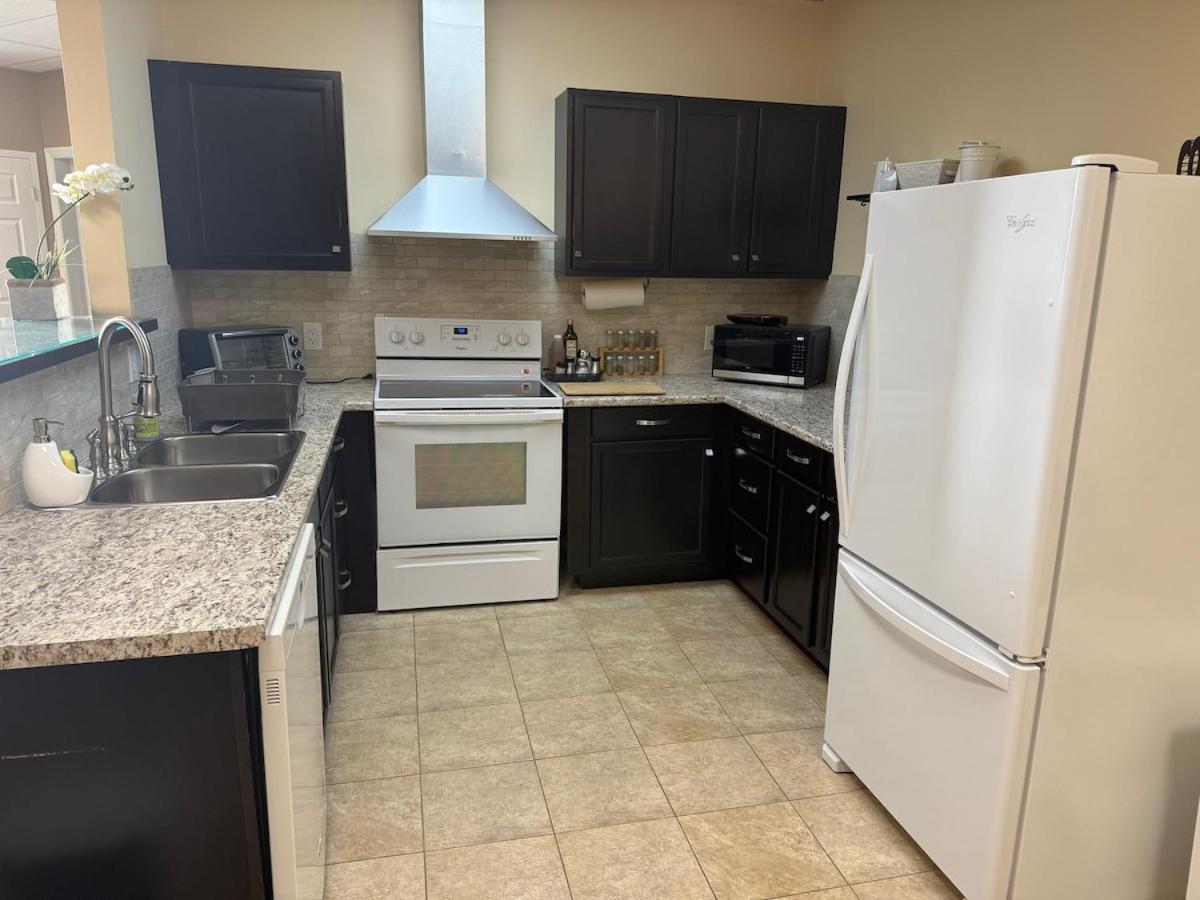 The Marina's Cove - Suite B - WIFI and 2 Free Parking