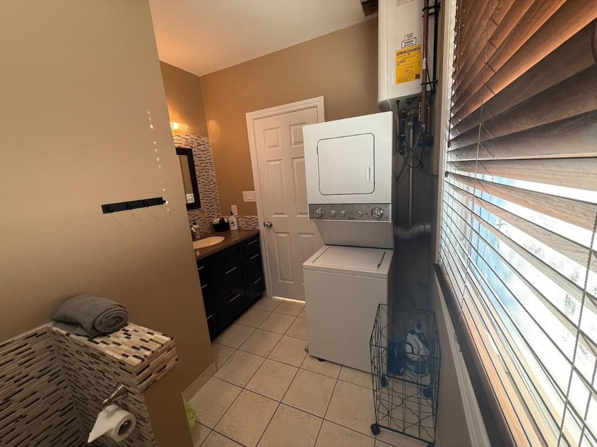 The Marina's Cove - Suite B - WIFI and 2 Free Parking