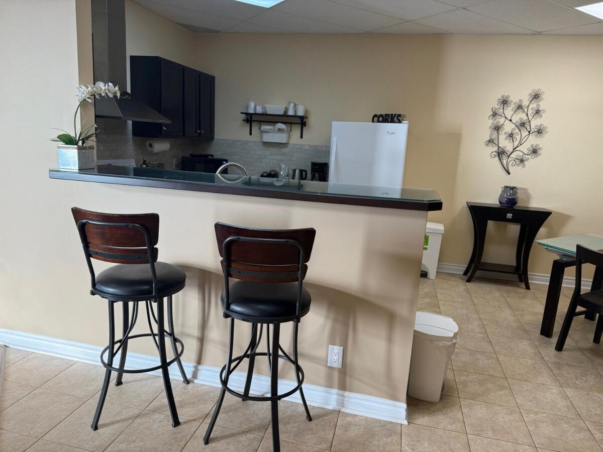 The Marina's Cove - Suite B - WIFI and 2 Free Parking