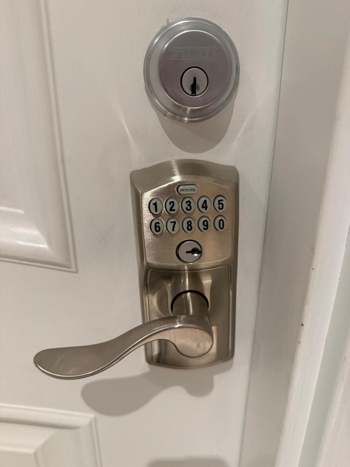 The Marina's Cove - Suite B - WIFI and 2 Free Parking