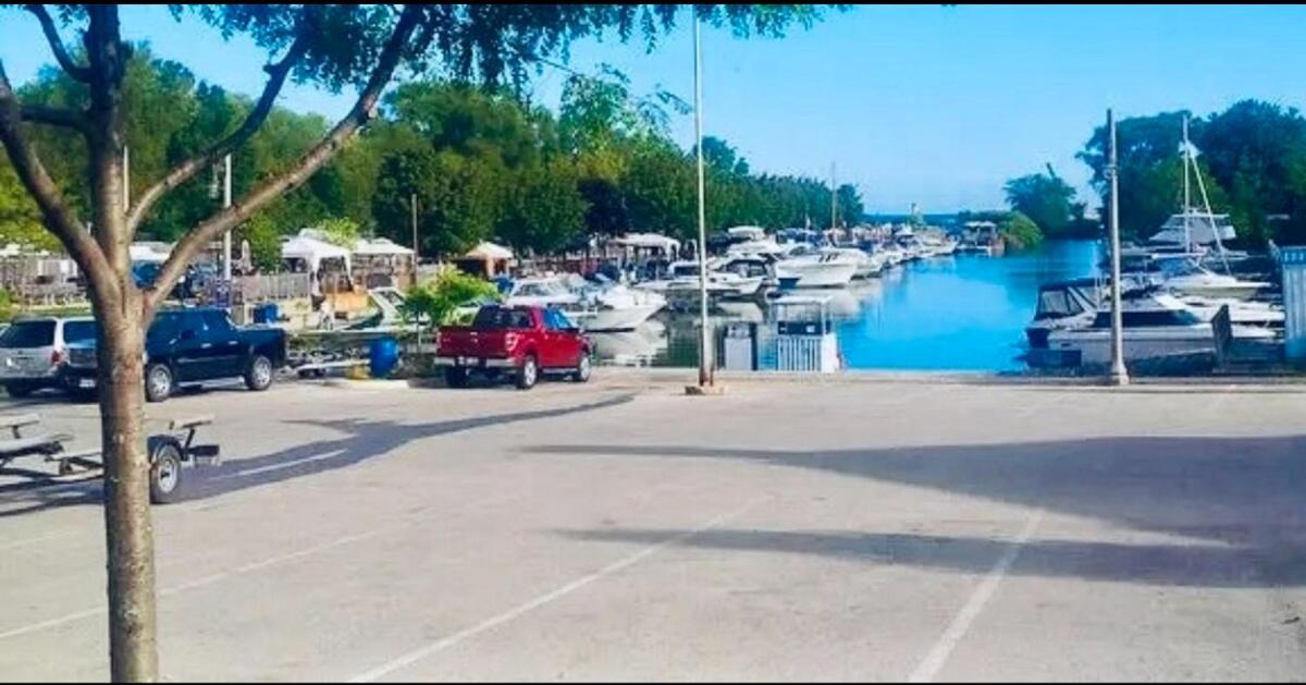 The Marina's Cove - Suite B - WIFI and 2 Free Parking