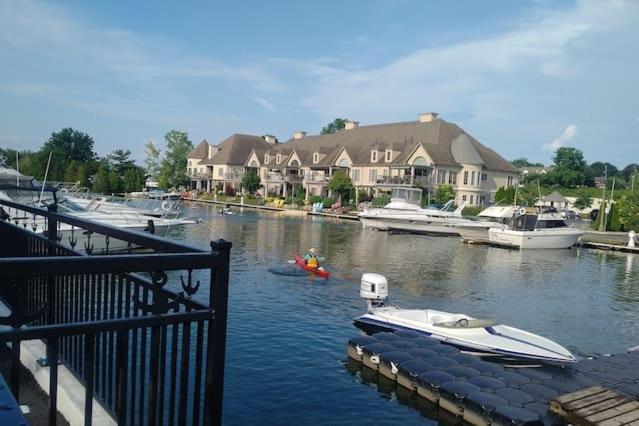 The Marina's Cove - Suite B - WIFI and 2 Free Parking