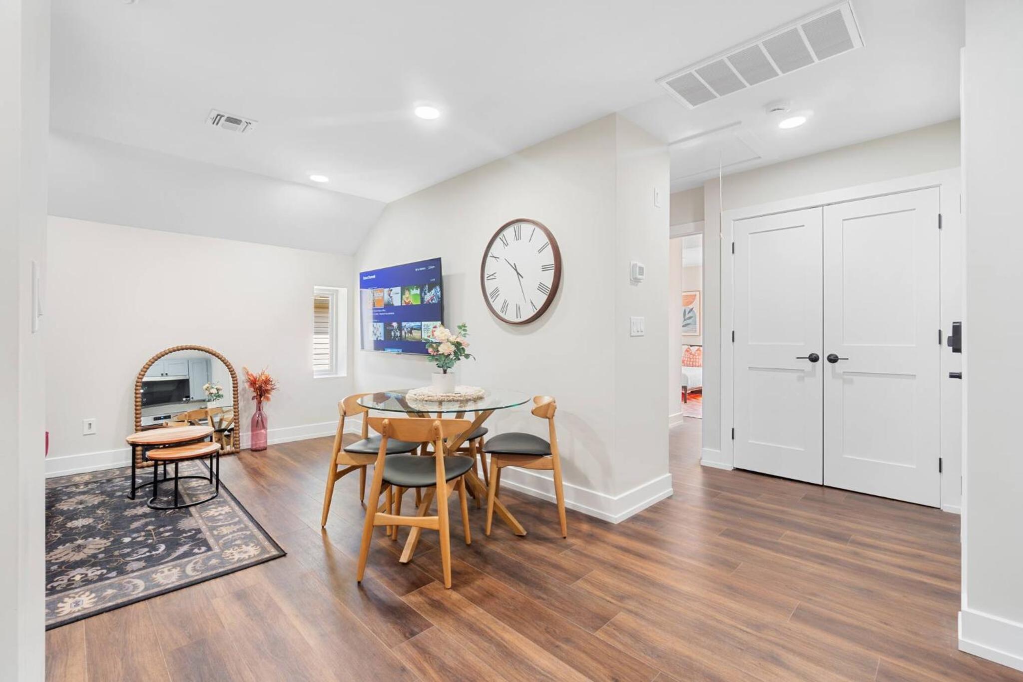Family Suite - Free Parking - Near NYC & Shops at Main Street
