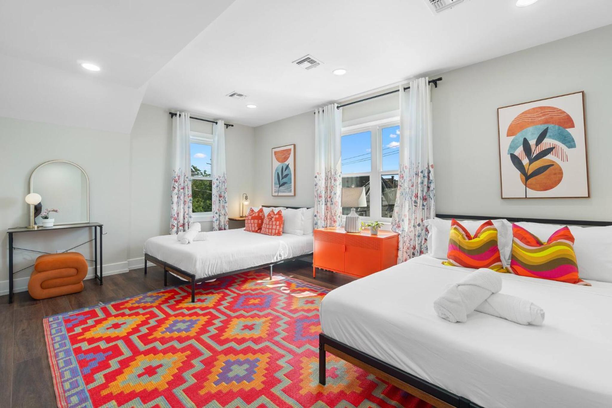 Family Suite - Free Parking - Near NYC & Shops at Main Street