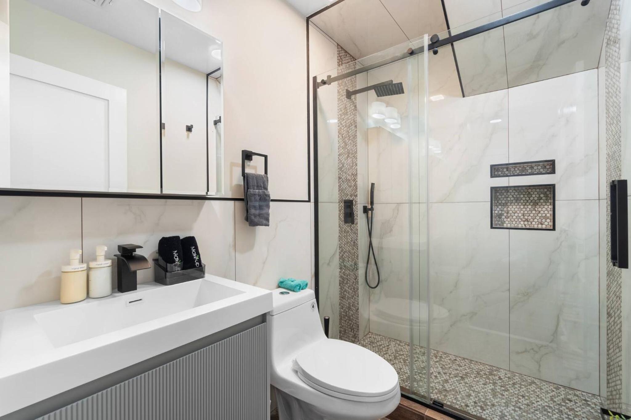 Family Suite - Free Parking - Near NYC & Shops at Main Street