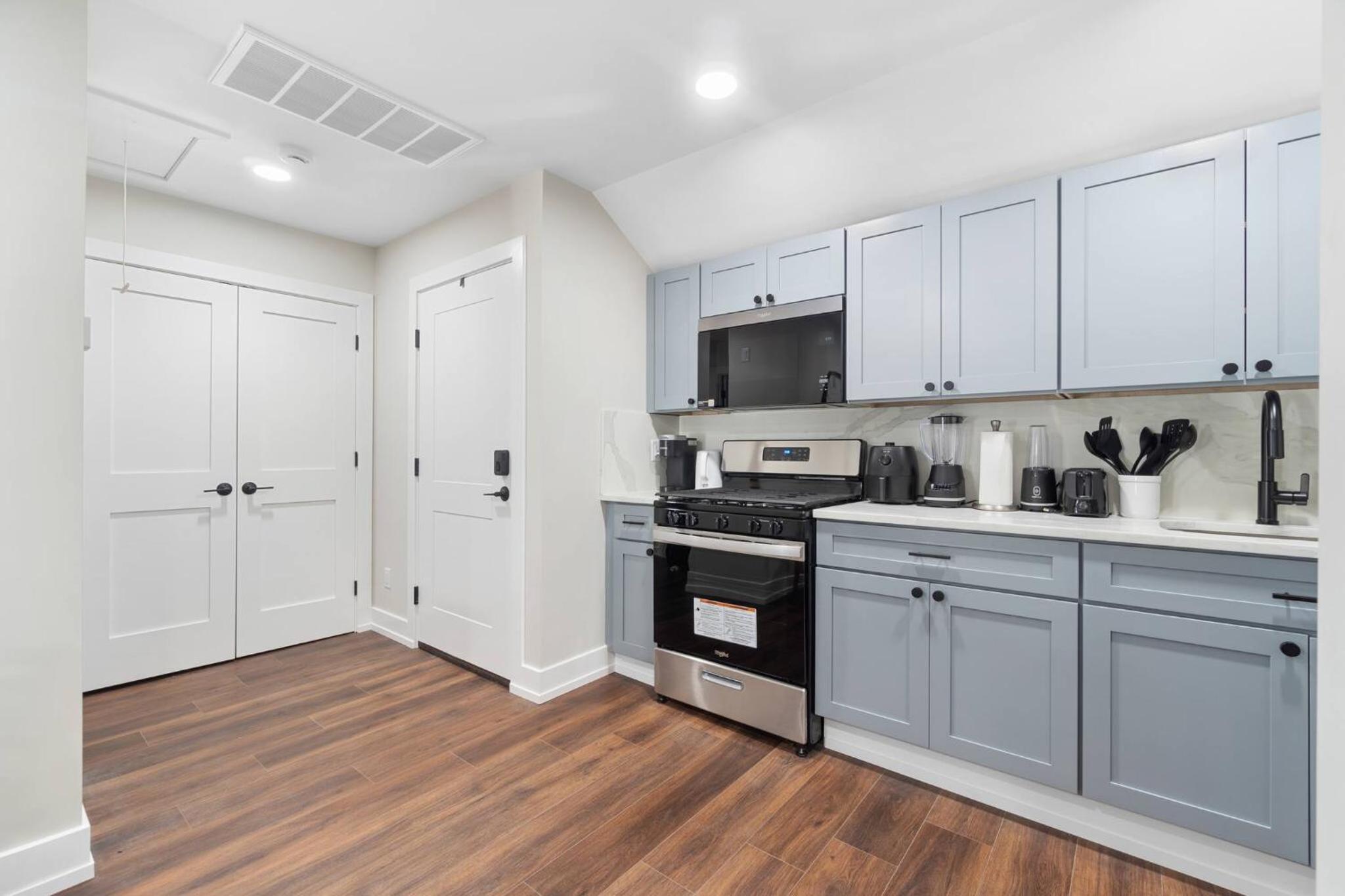 Family Suite - Free Parking - Near NYC & Shops at Main Street