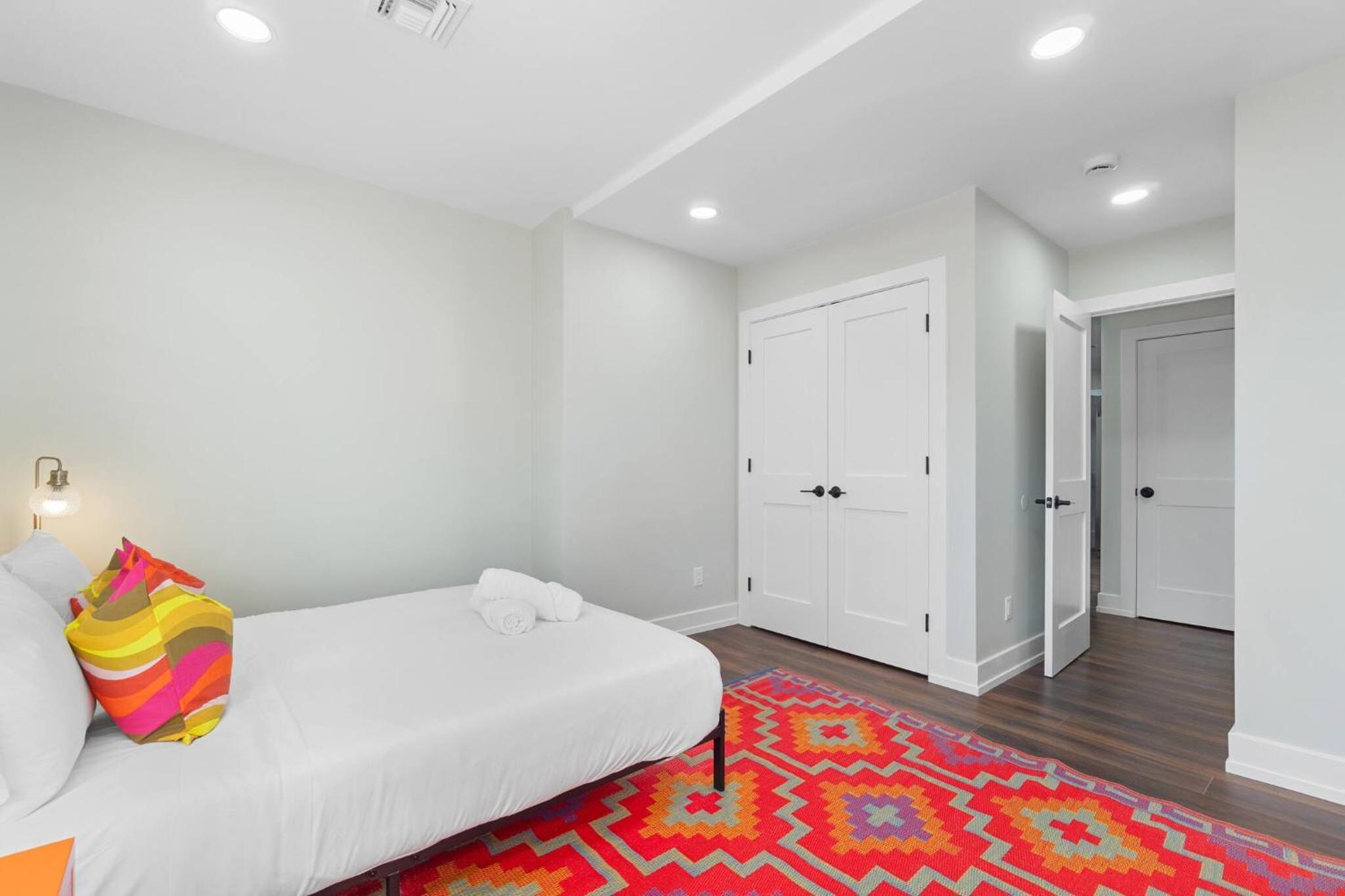 Family Suite - Free Parking - Near NYC & Shops at Main Street