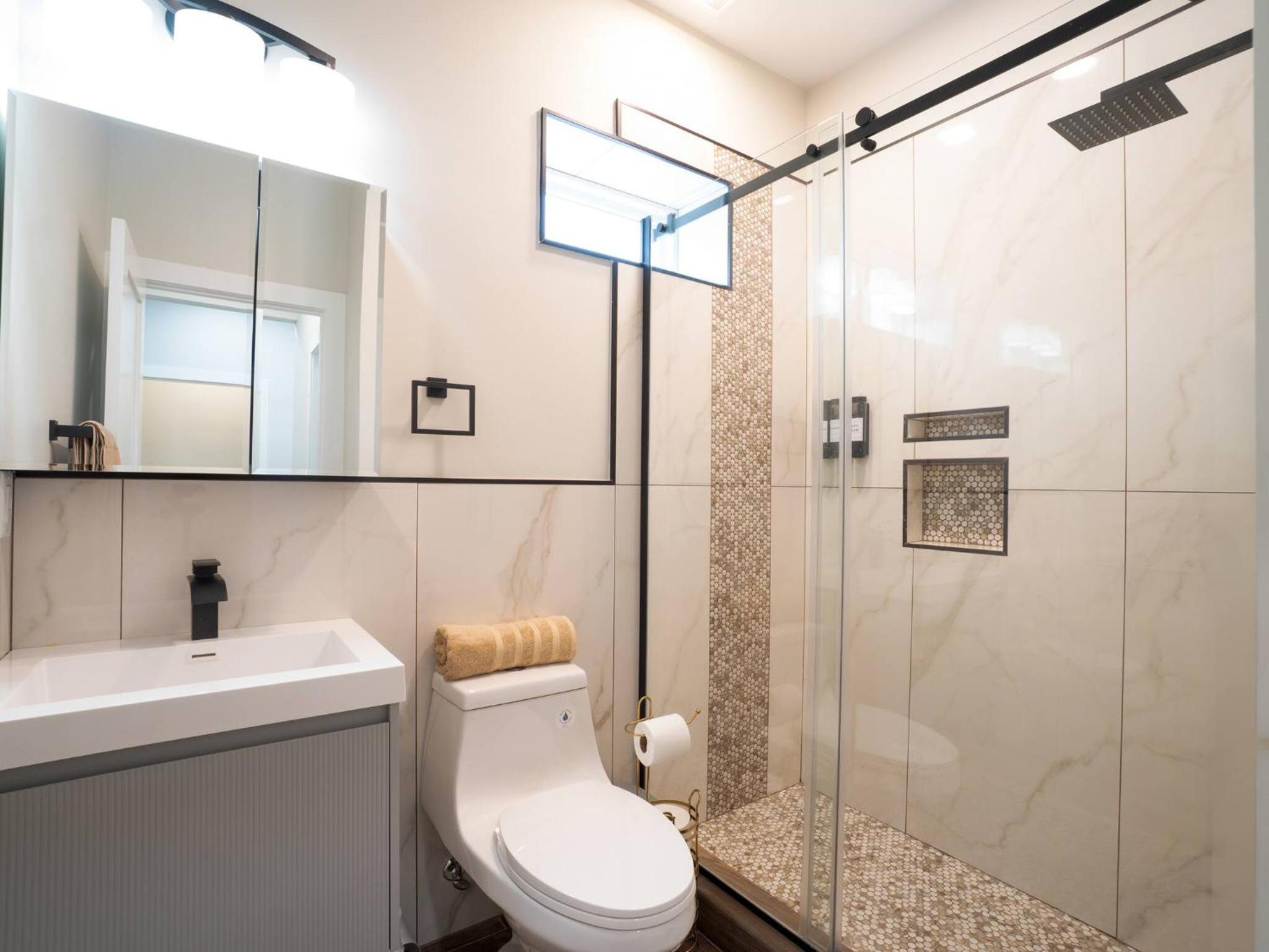 Family Suite - Free Parking - Near NYC & Shops at Main Street