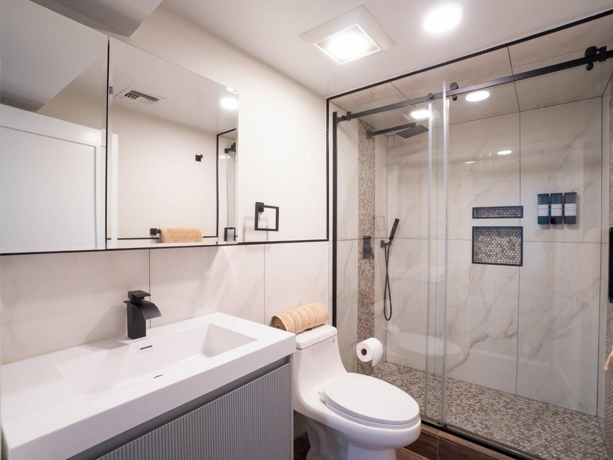 Family Suite - Free Parking - Near NYC & Shops at Main Street