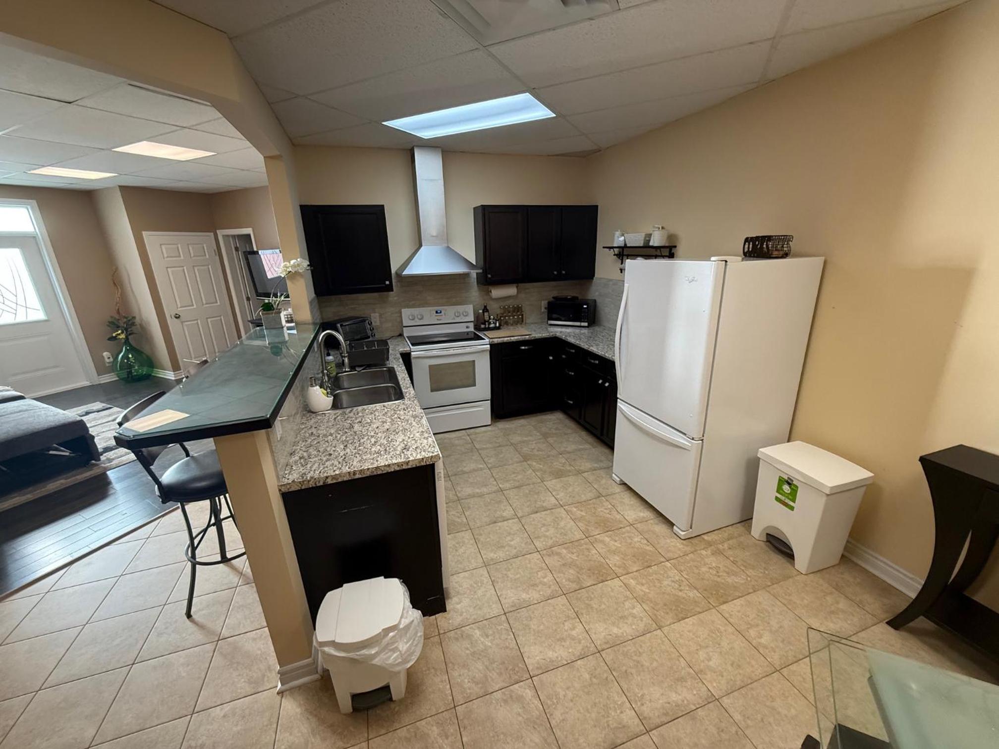 The Marina's Cove - Suite B - WIFI and 2 Free Parking