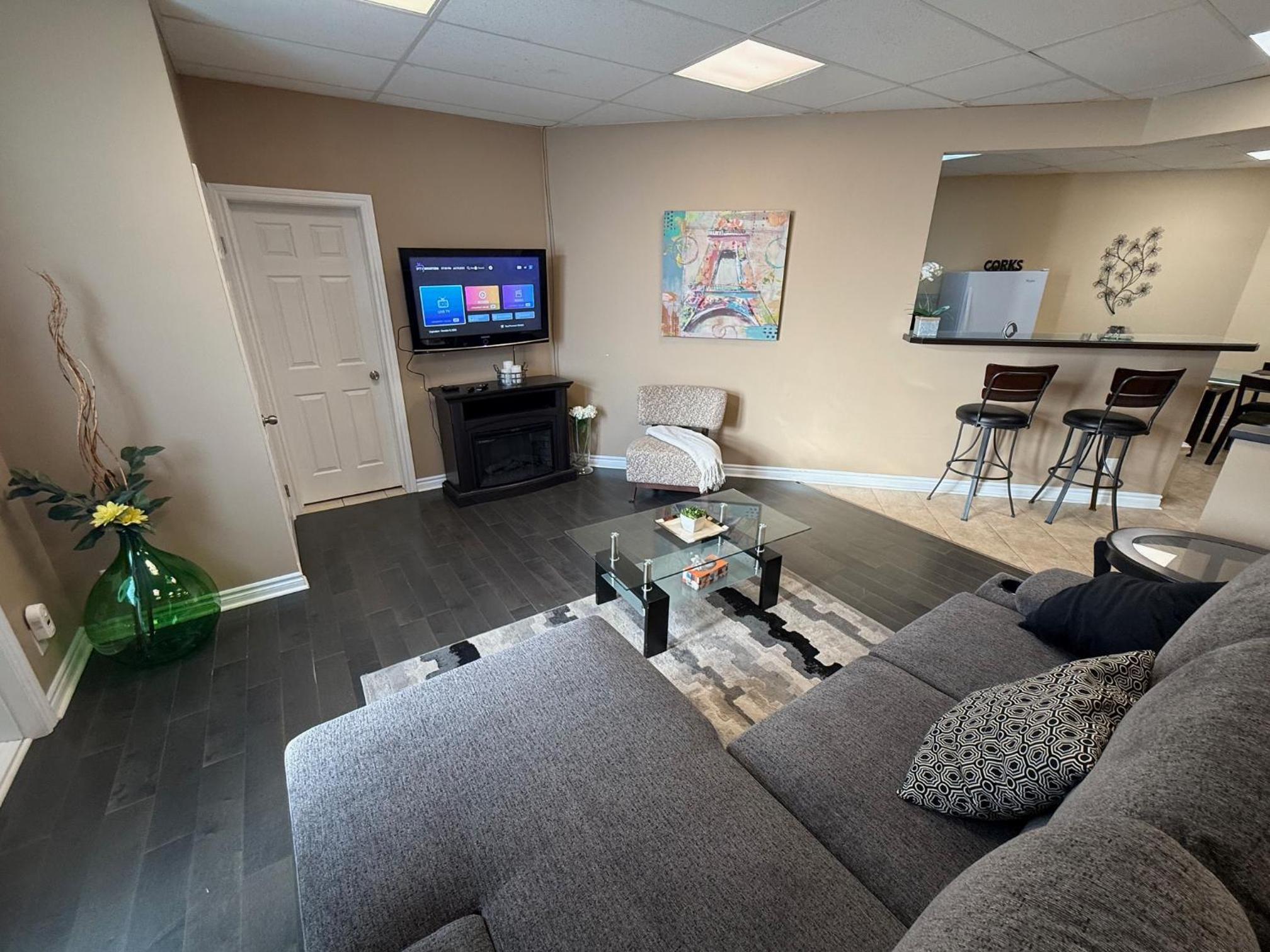 The Marina's Cove - Suite B - WIFI and 2 Free Parking