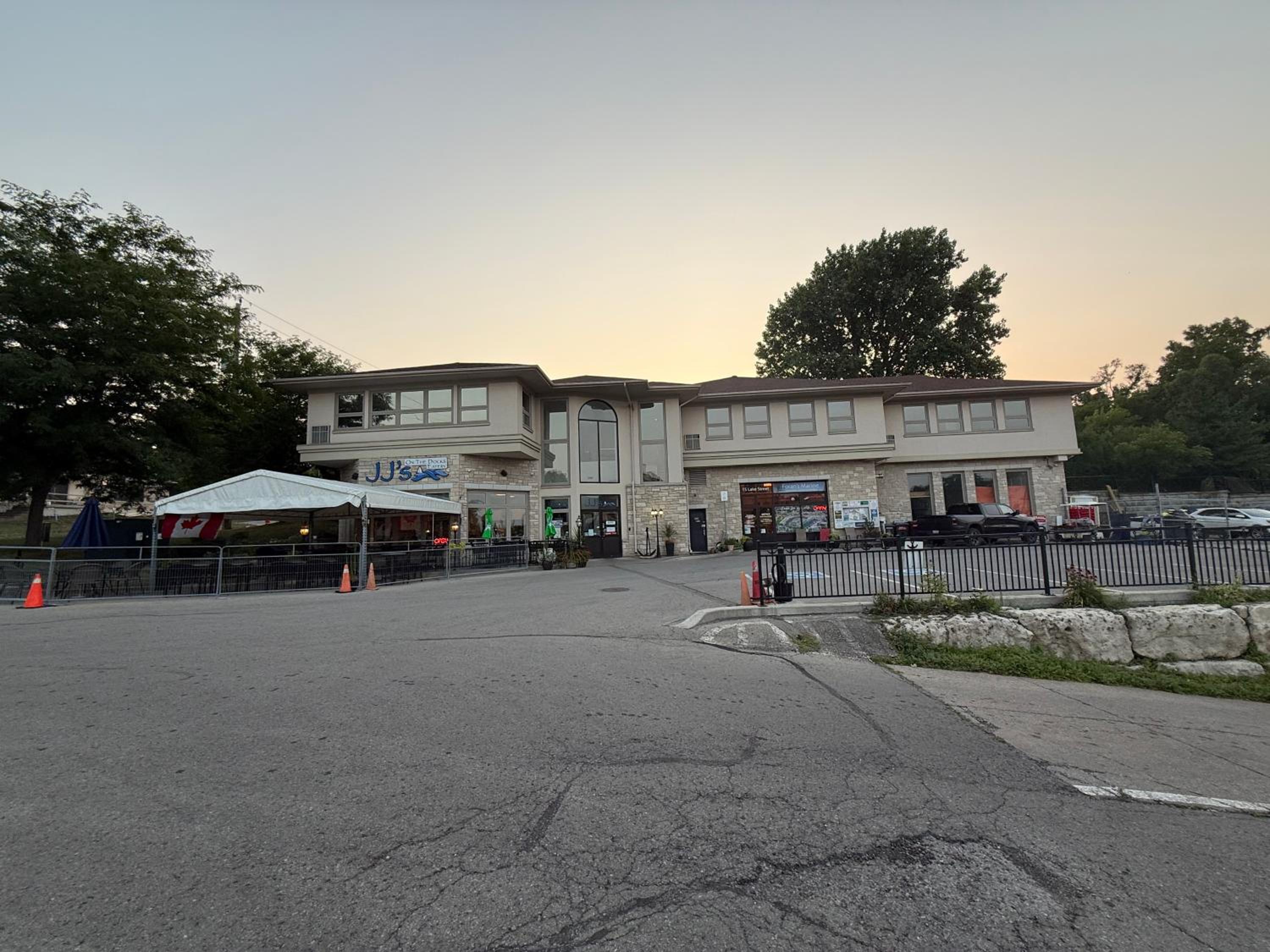 The Marina's Cove - Suite B - WIFI and 2 Free Parking