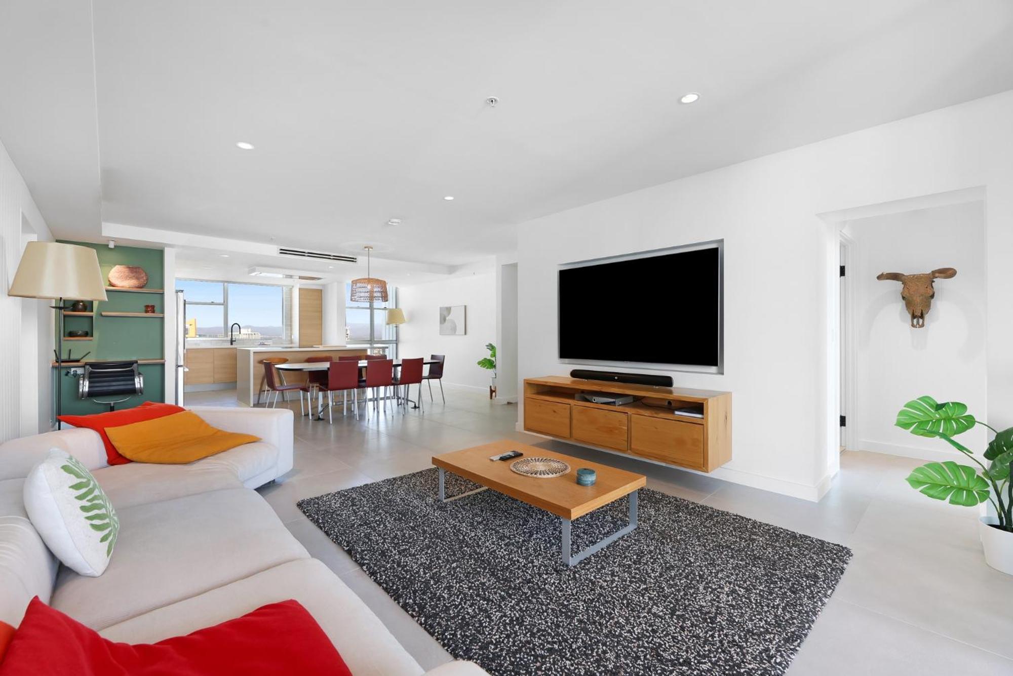 Surfers Paradise Stay with Resort-Style Amenities