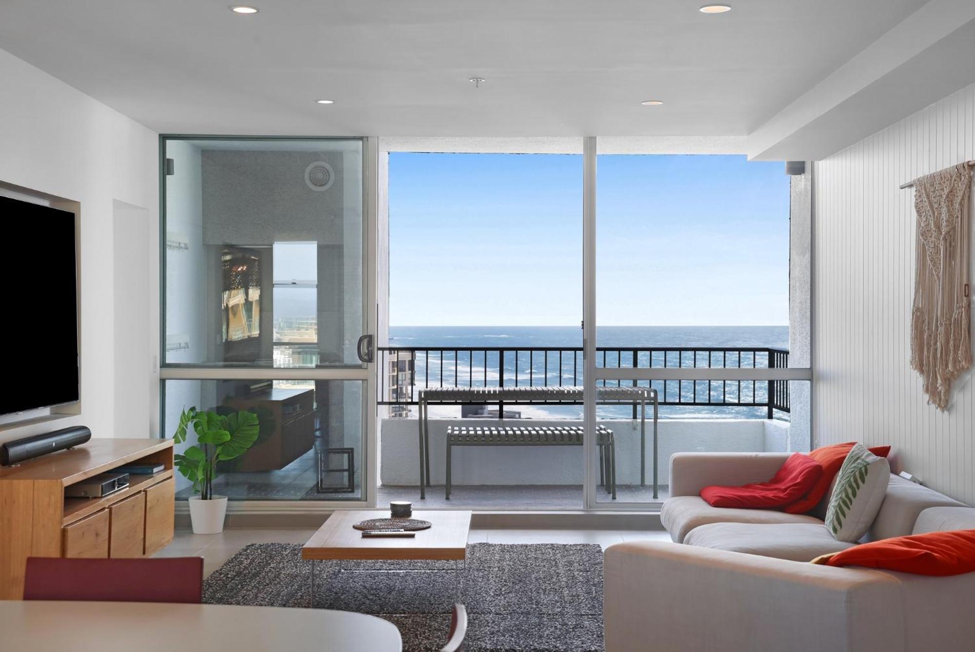 Surfers Paradise Stay with Resort-Style Amenities