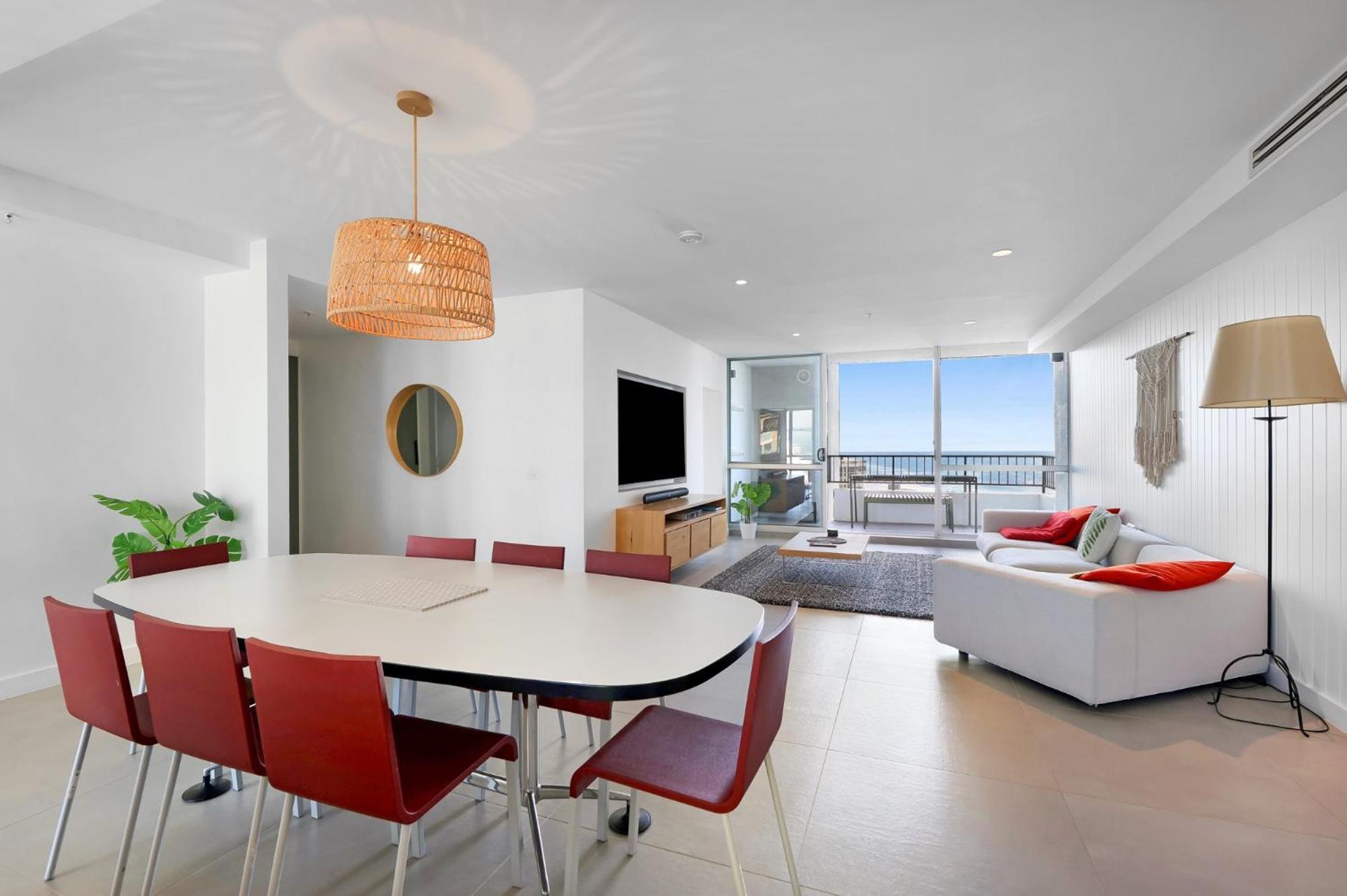 Surfers Paradise Stay with Resort-Style Amenities